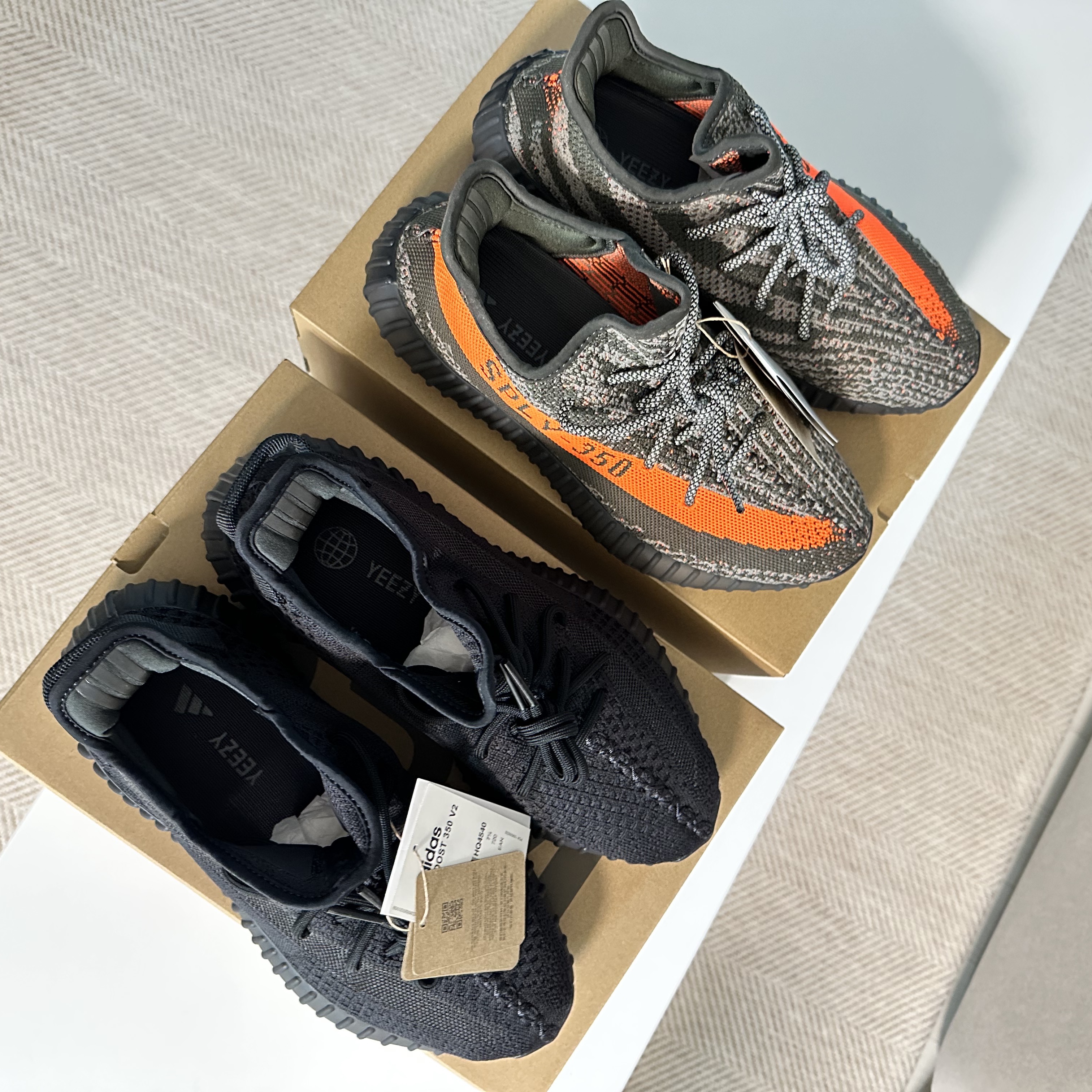 Adidas Yeezy Boost 350 V2 Carbon Beluga, Adidas Yeezy Boost 350 V2 Onyx 착용 스타일