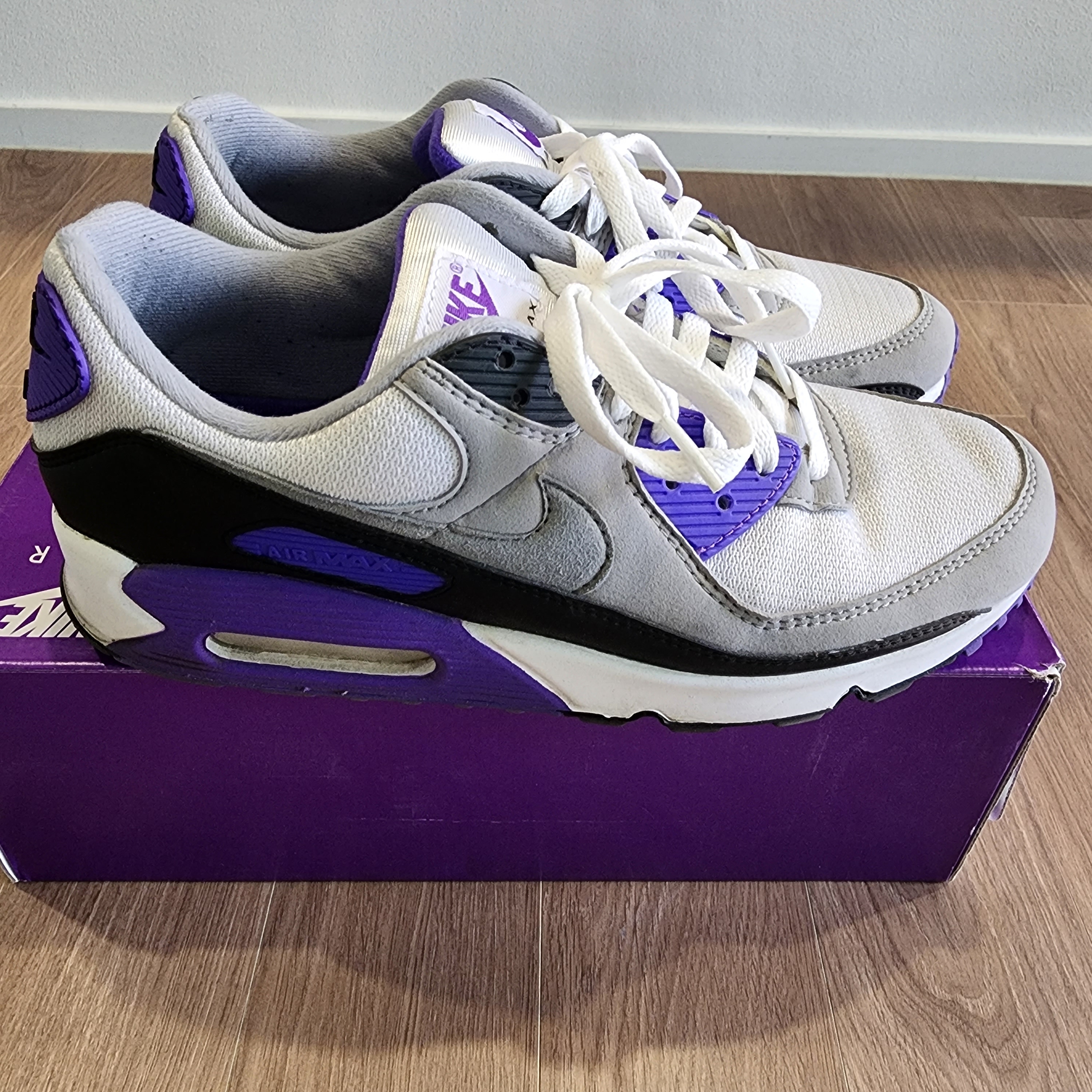 Nike Air Max 90 Hyper Grape 착용 스타일 - 2