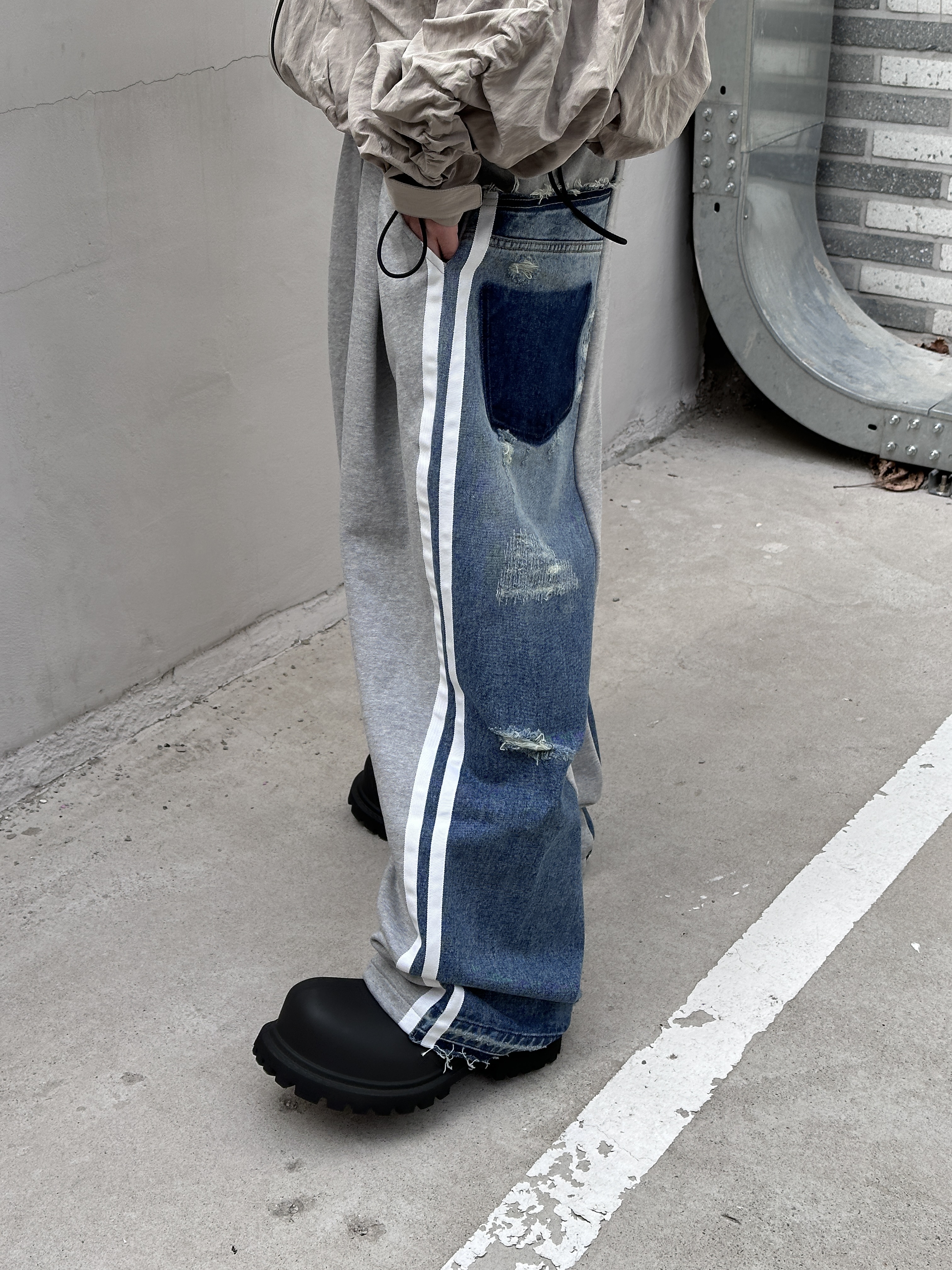 Apple AirPods Max Lightning Space Gray (Korean Ver.), Balenciaga XL Army Boots Full Eva Black 착용 스타일 - 5