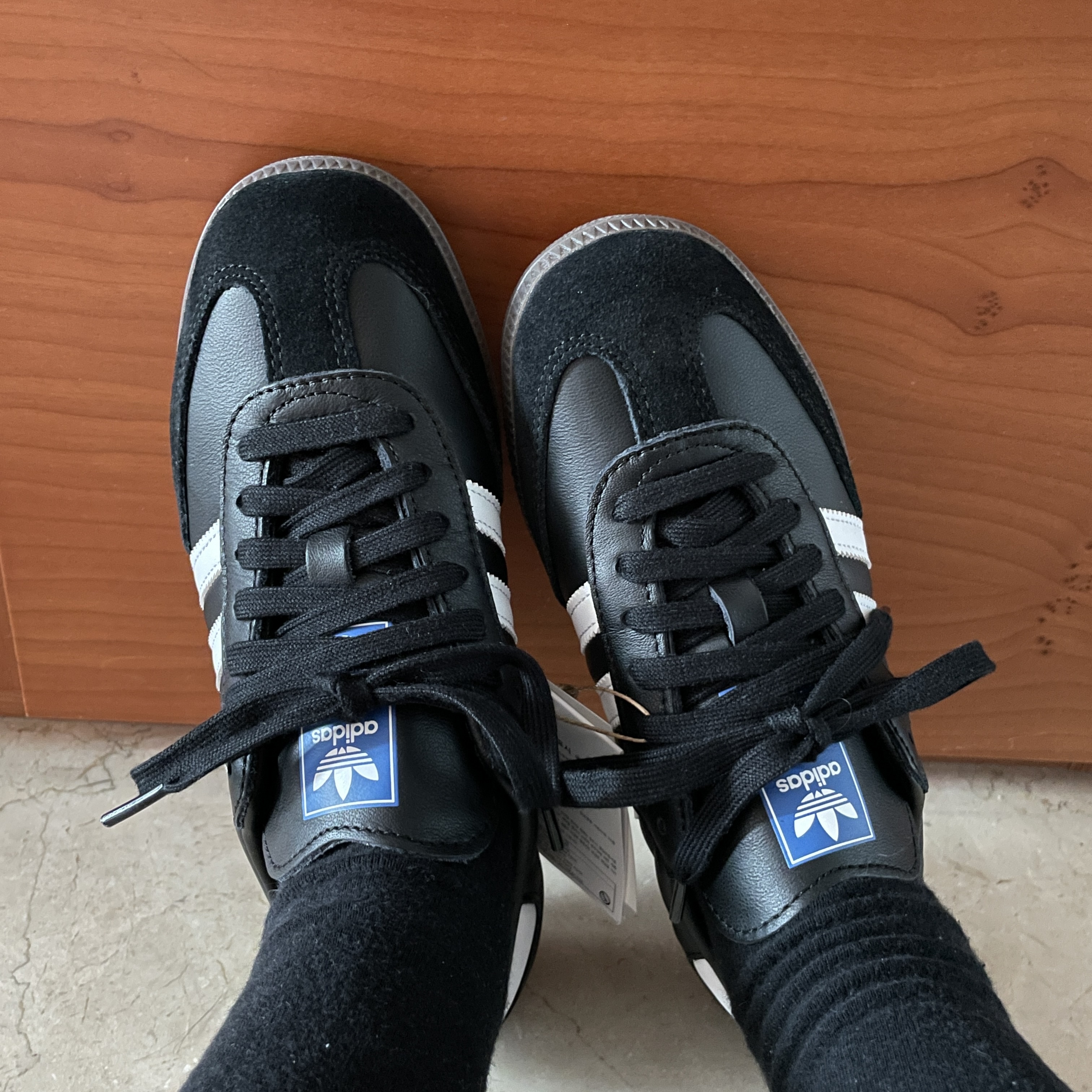 Adidas Samba OG Black White Gum 착용 스타일 - 2