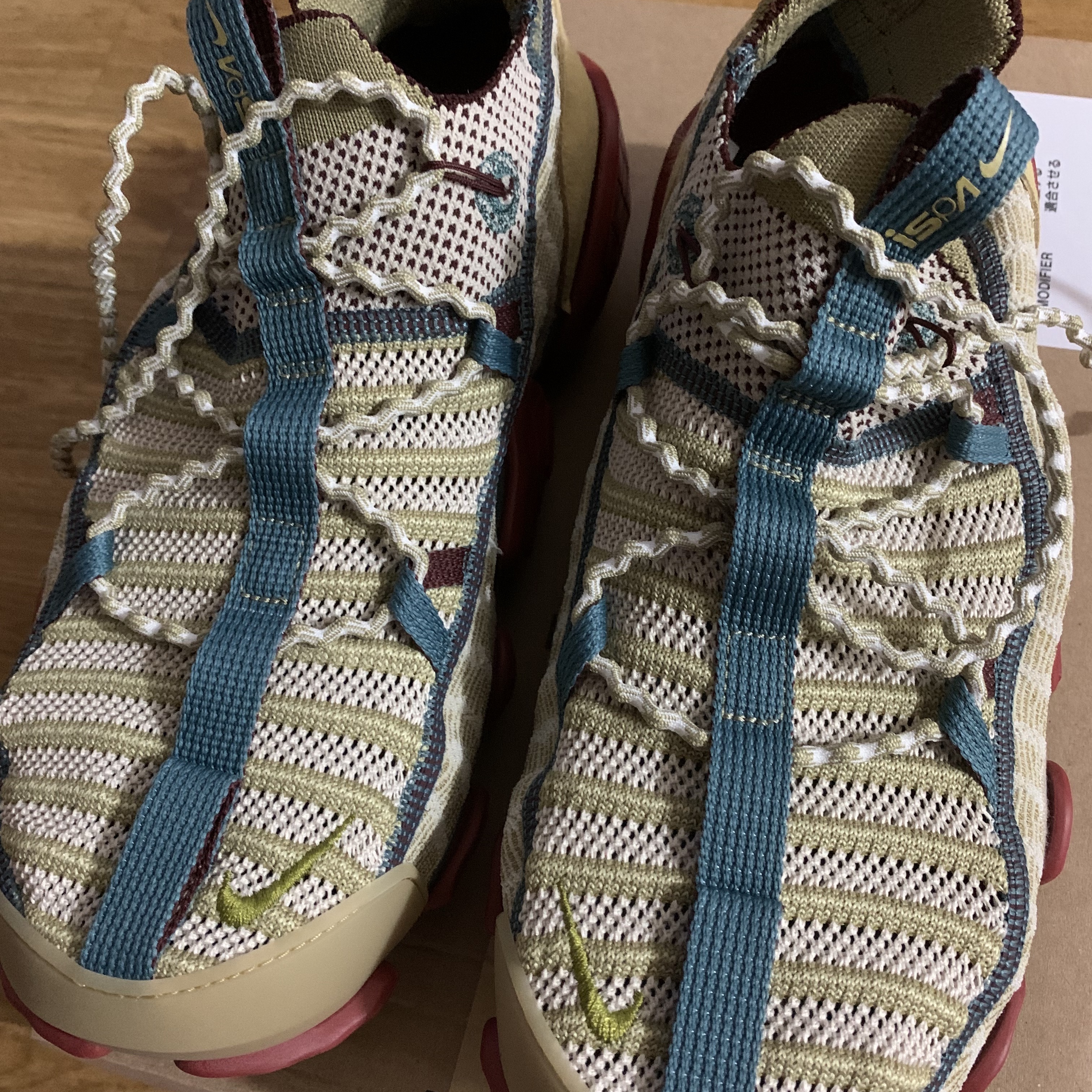 Nike ISPA Link Barley and Desert Moss 착용 스타일