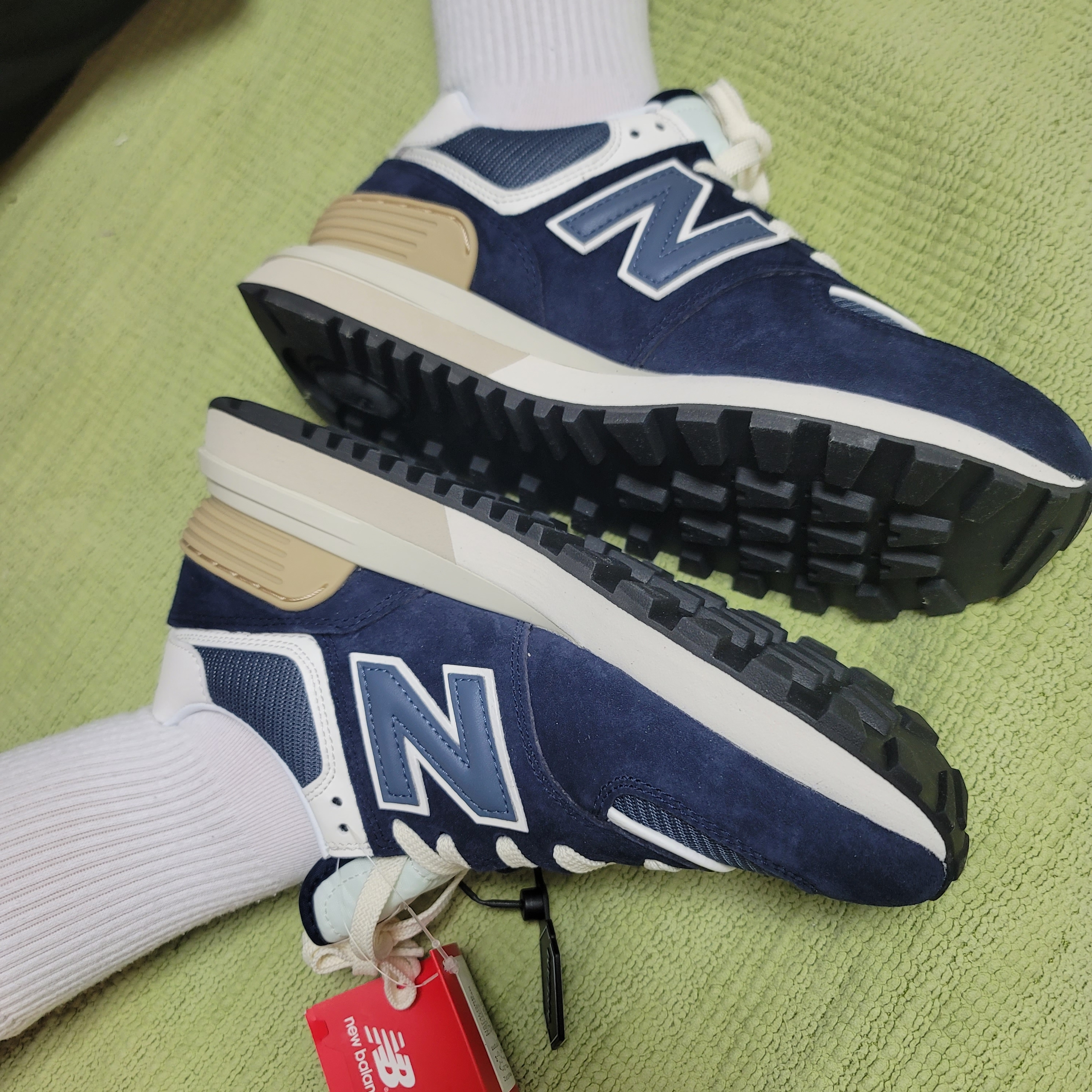 New Balance 574 Legacy Navy 착용 스타일