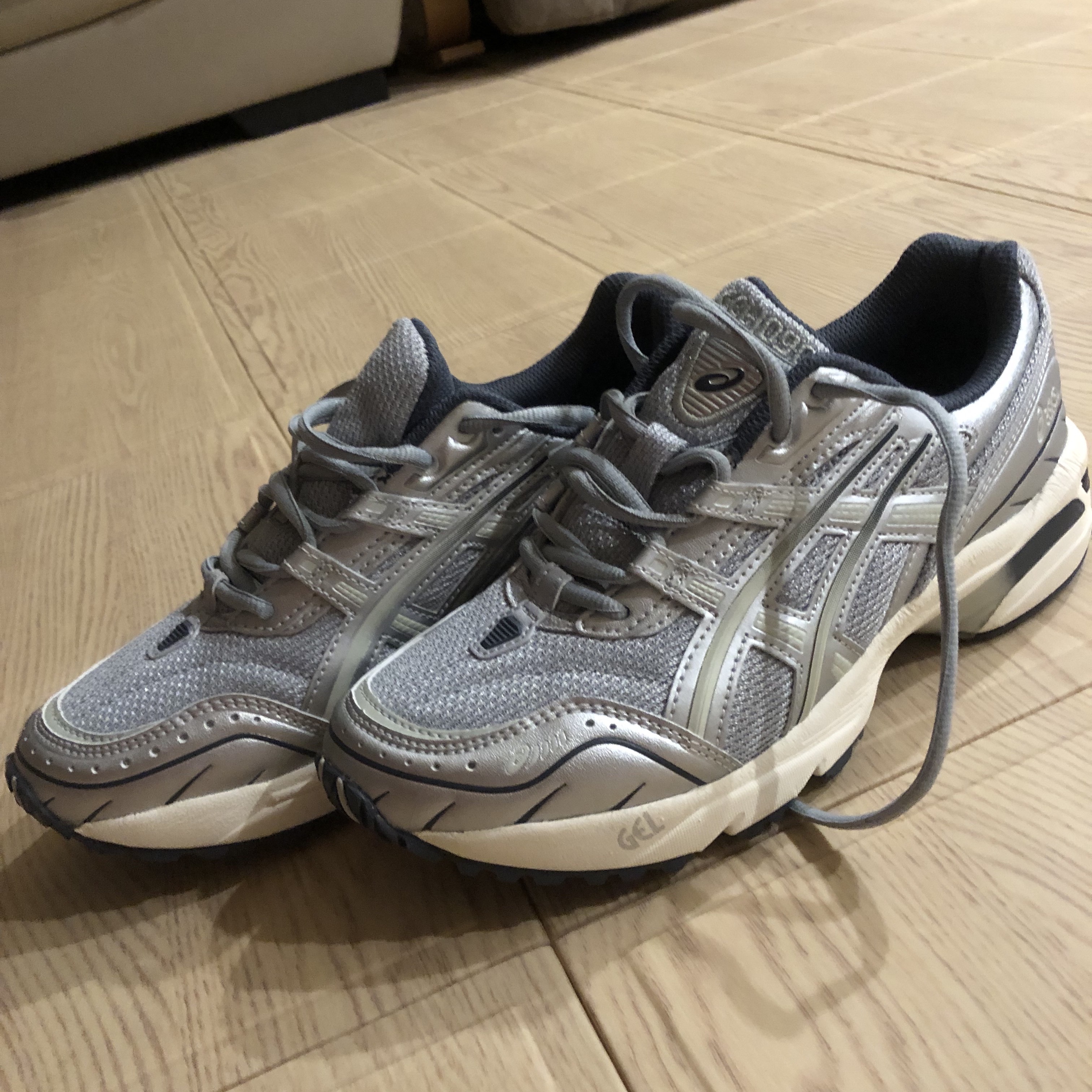 Asics Gel-1090 Piedmont Grey 착용 스타일