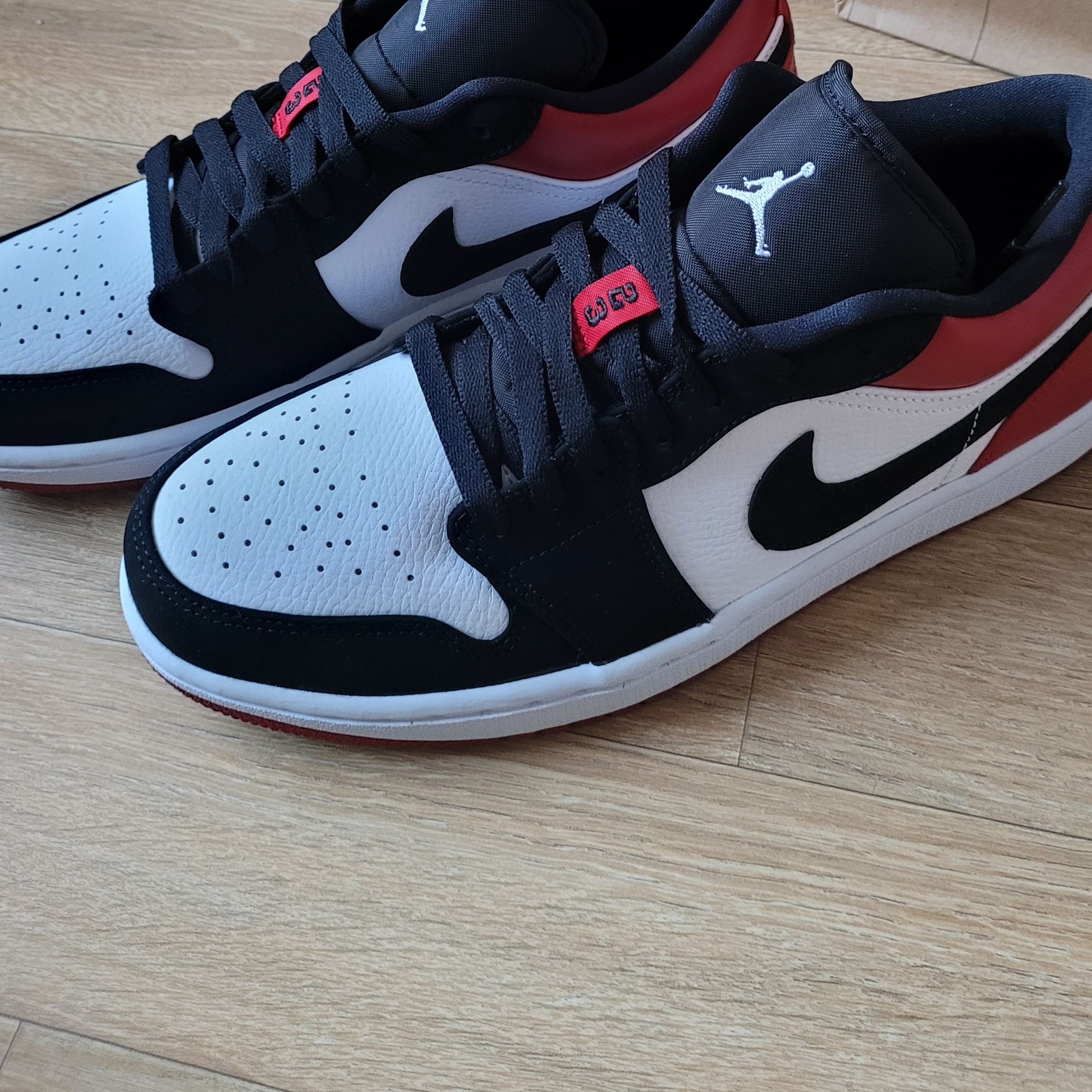 Jordan 1 Low Black Toe 착용 스타일