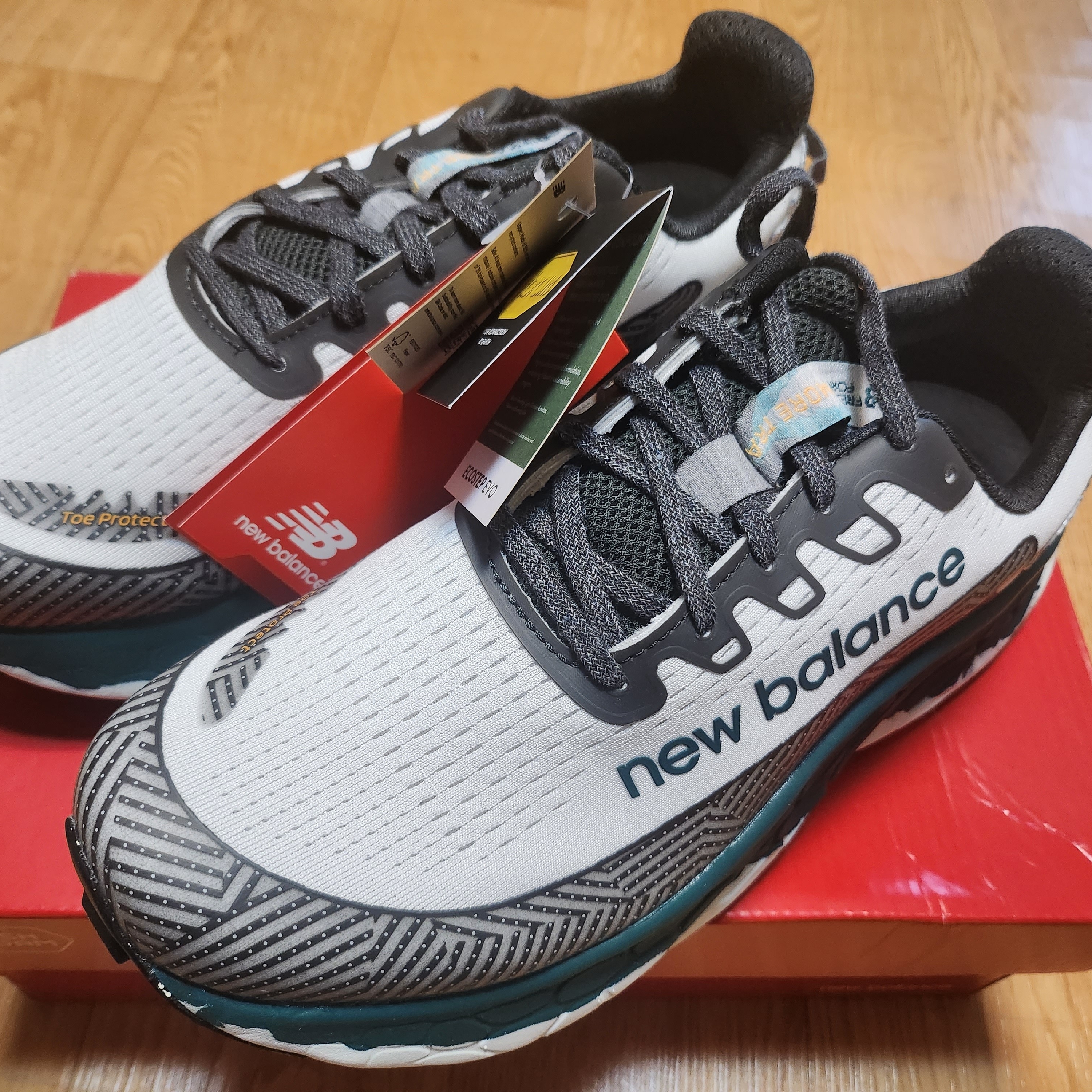 New Balance Fresh Foam X More Trail v3 Reflection Vintage Teal 착용 스타일 - 2