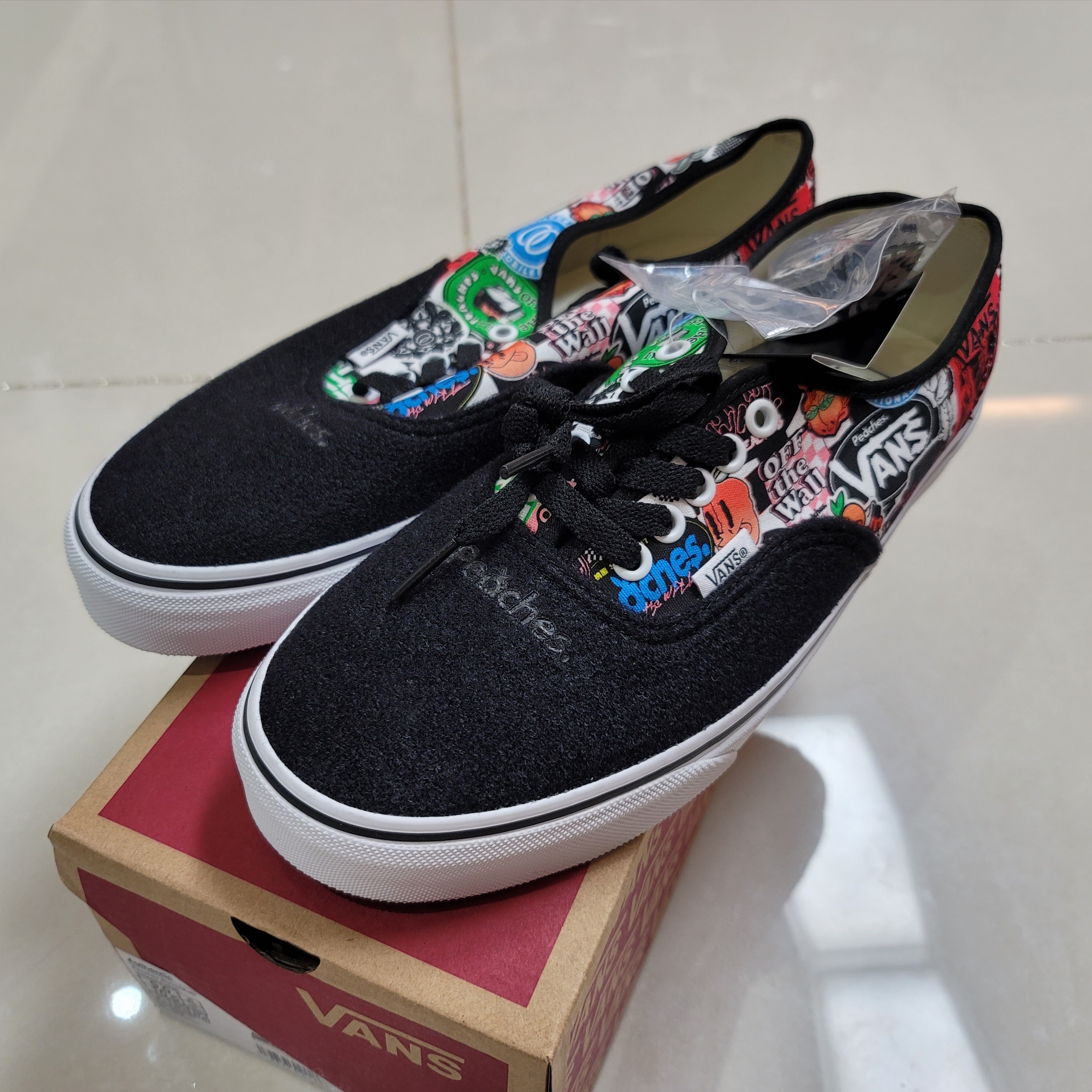 Vans x Peaches. Authentic Black Multi, Vans Vault x Gallery Dept. OG Old Skool LX 착용 스타일 - 1