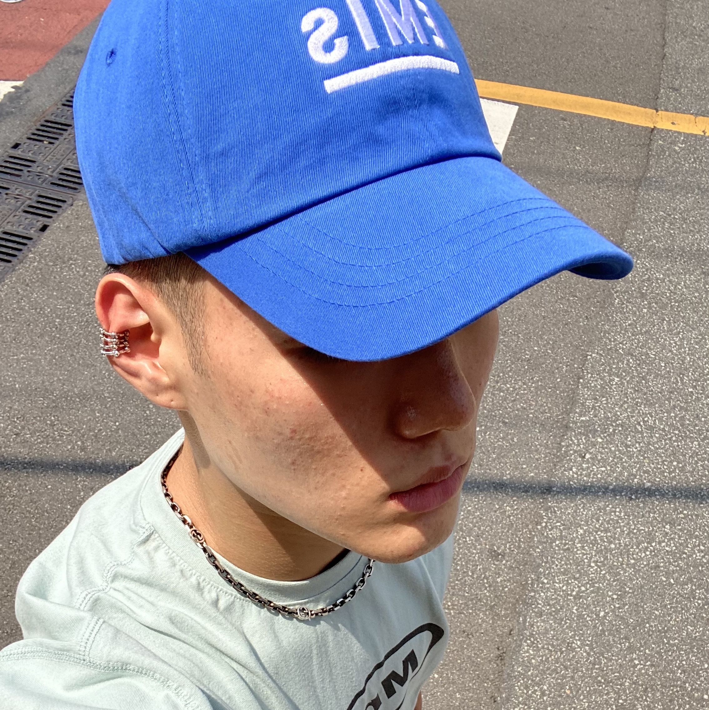 구찌 실버 네클리스 인터로킹 G 실버 에이지드 피니쉬 착용 스타일 - 4