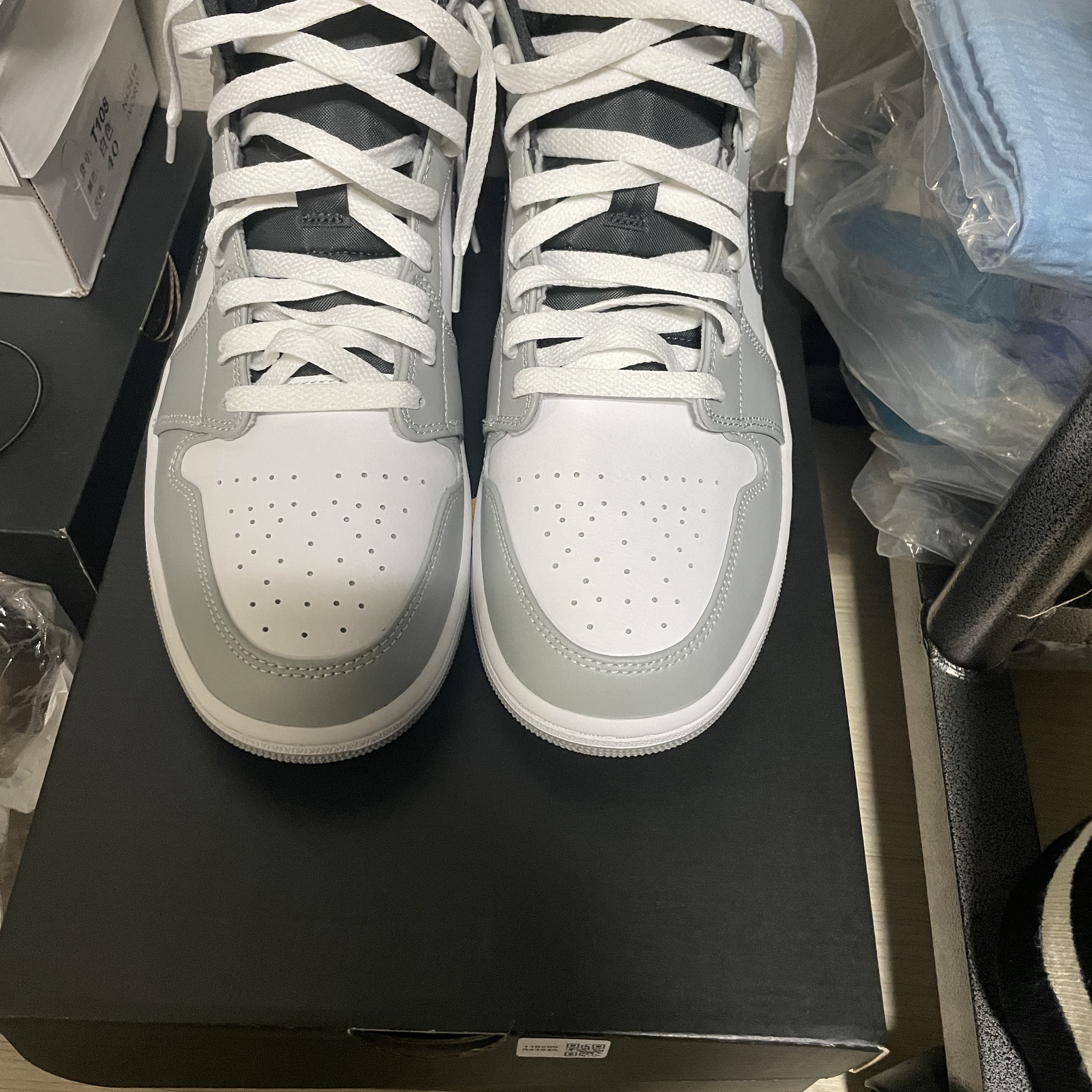 Jordan 1 Mid Light Smoke Grey Anthracite 착용 스타일