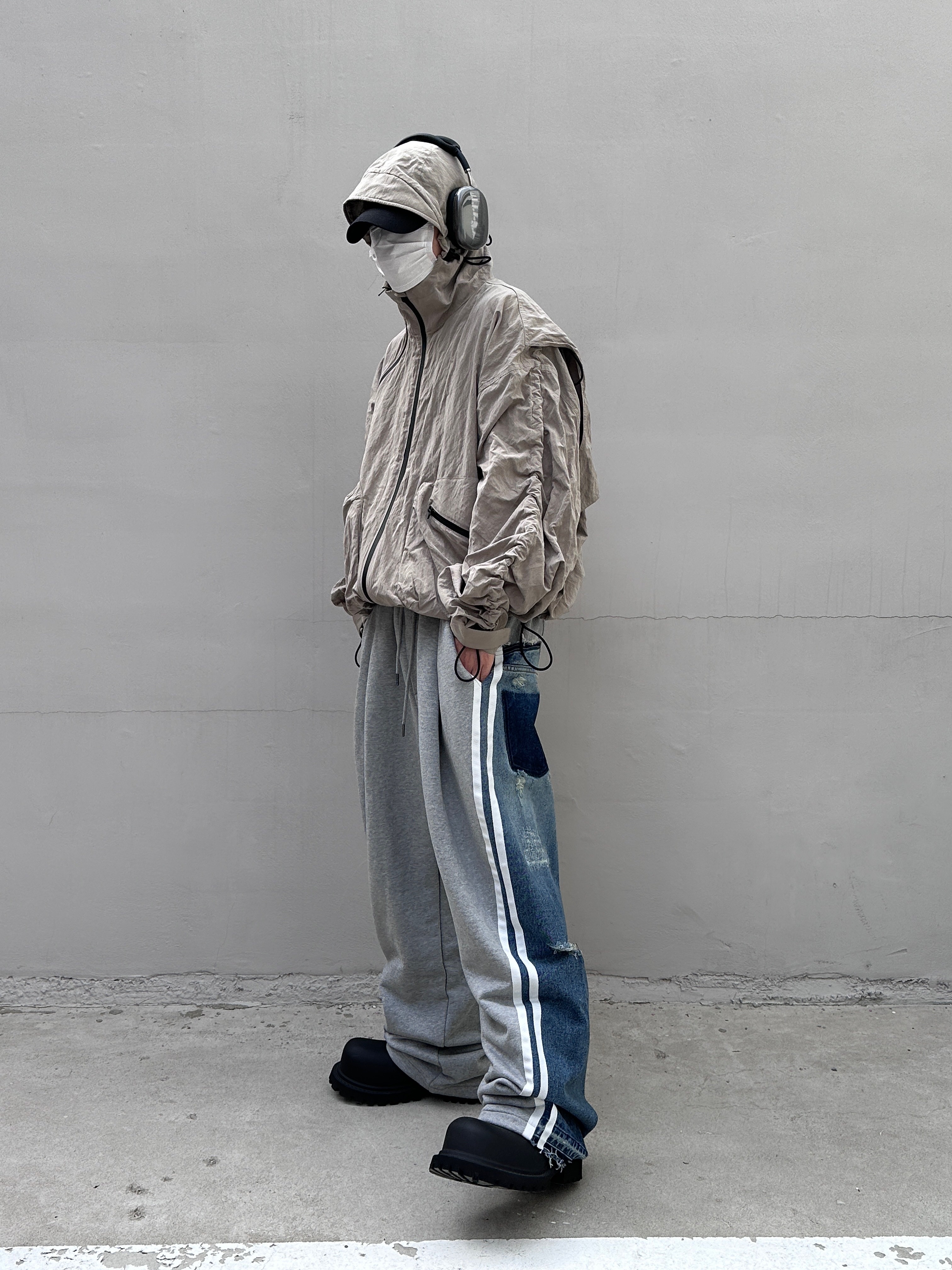 Apple AirPods Max Lightning Space Gray (Korean Ver.), Balenciaga XL Army Boots Full Eva Black 착용 스타일 - 3