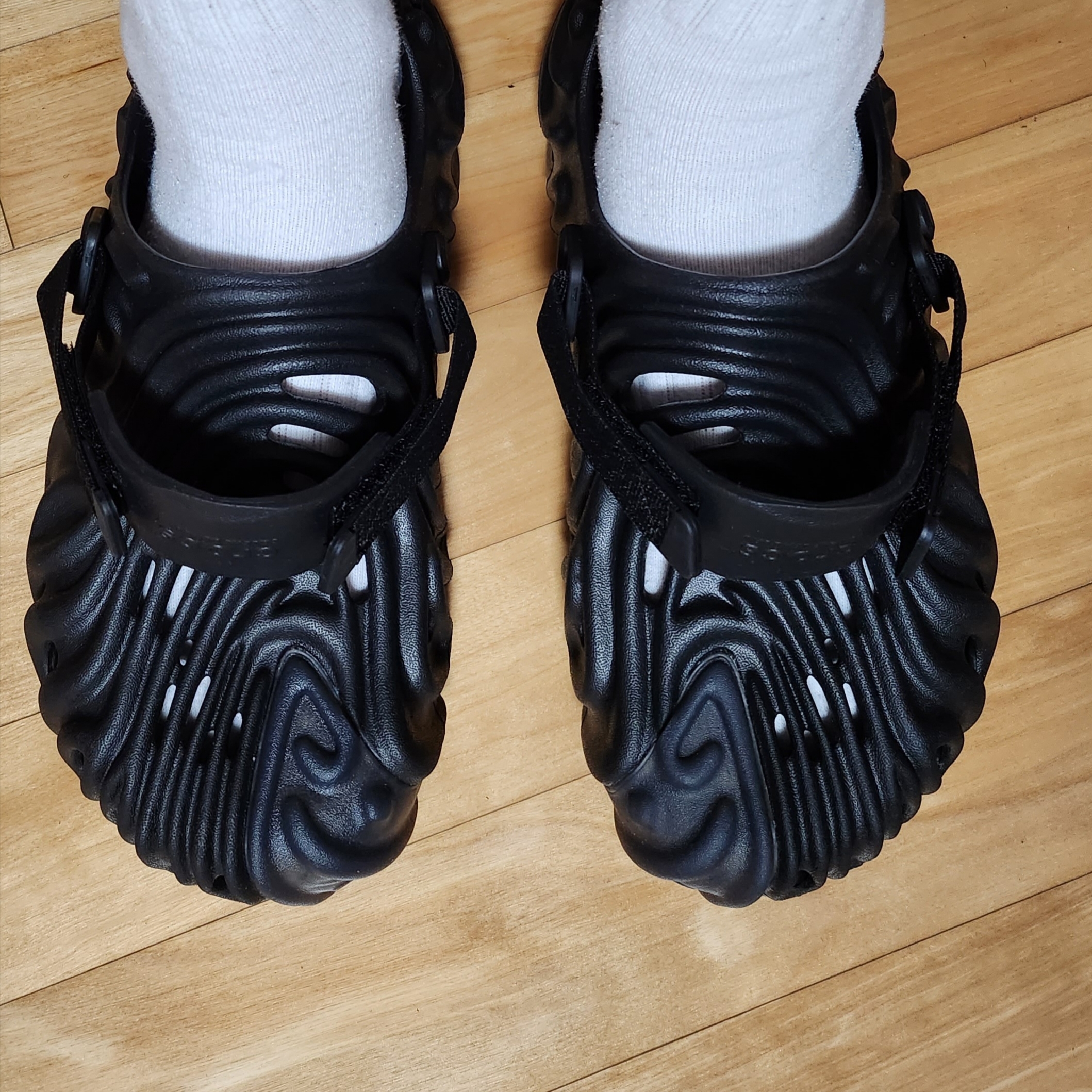 Crocs x Salehe Bembury Pollex Clog Sasquatch 착용 스타일