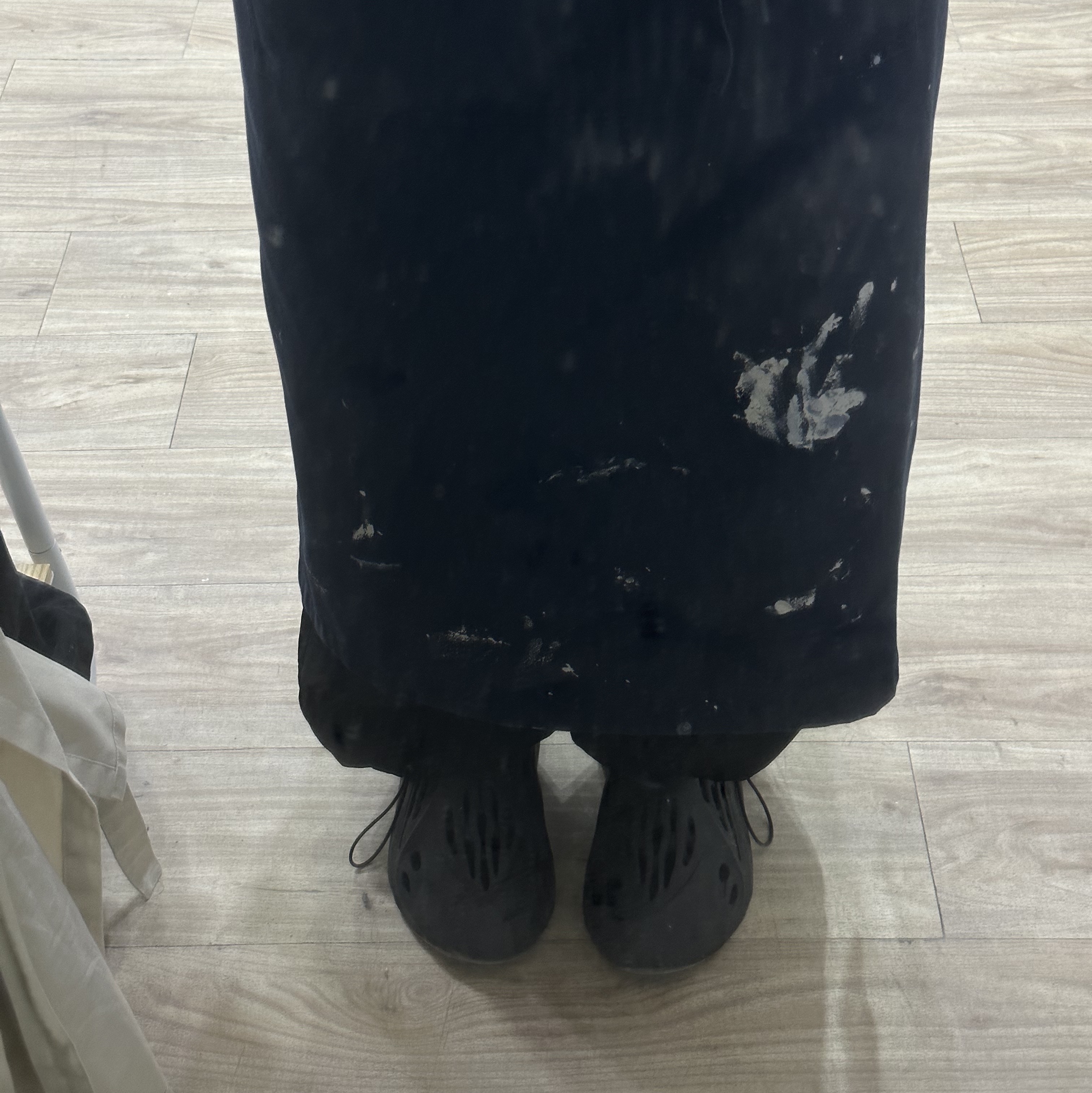 Adidas Yeezy Foam RNNR Onyx 착용 스타일 - 1