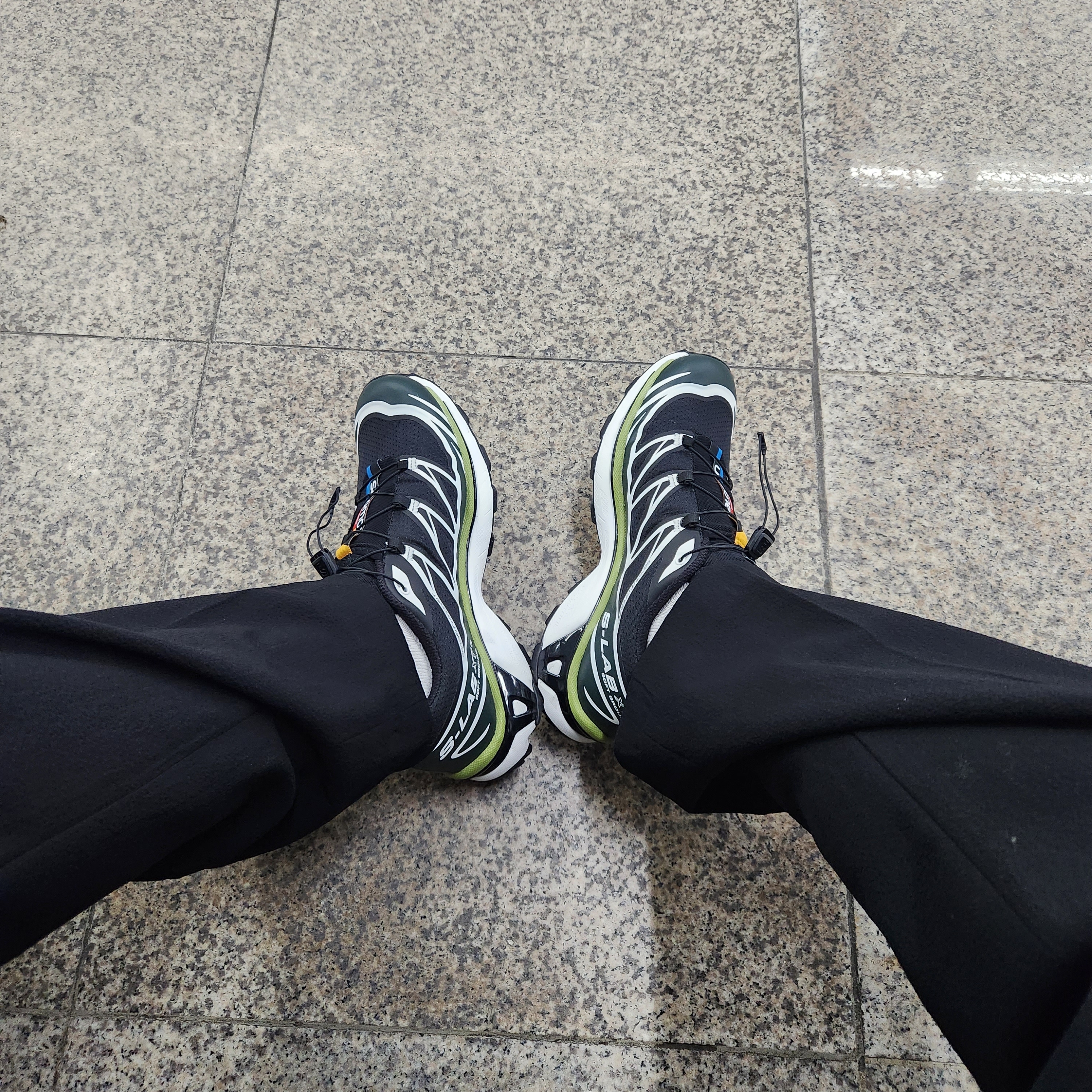 Salomon XT-6 Scarab Black 착용 스타일