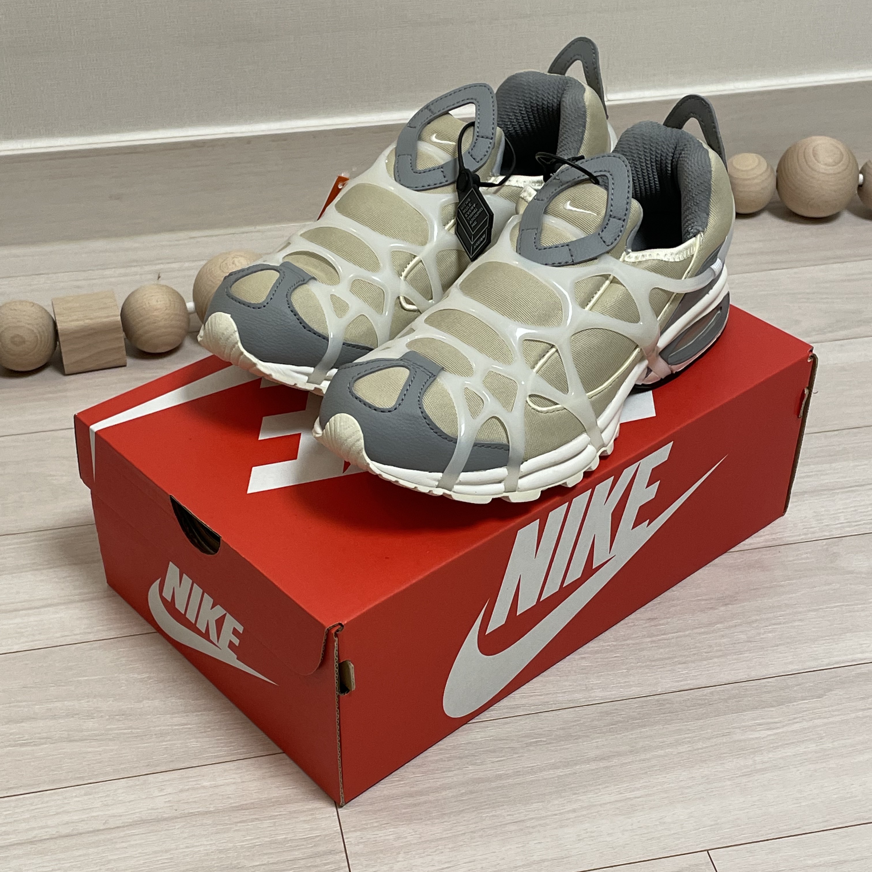 Nike Air Kukini Rattan and Particle Grey 착용 스타일