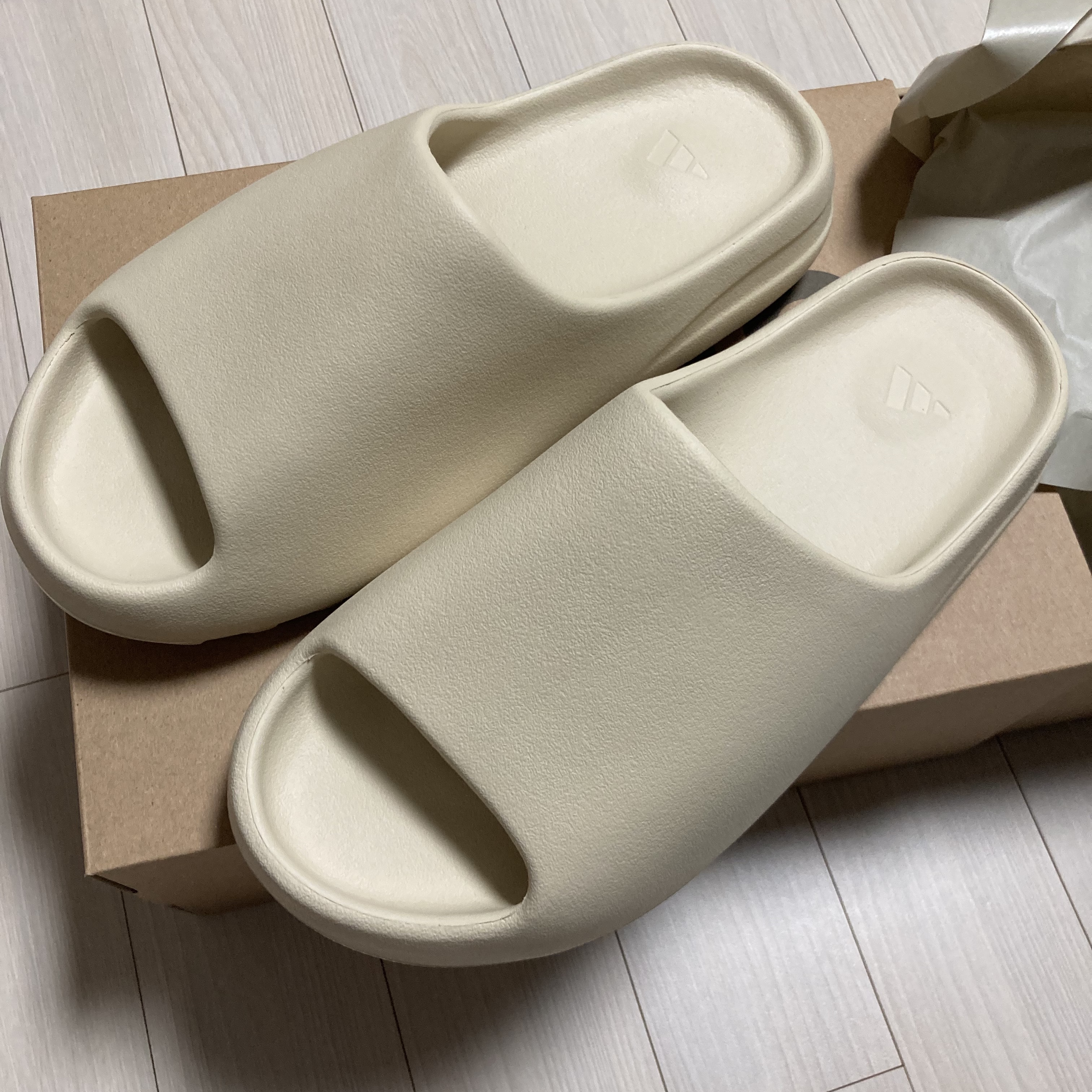 Adidas Yeezy Slide Bone 2022/2023 착용 스타일