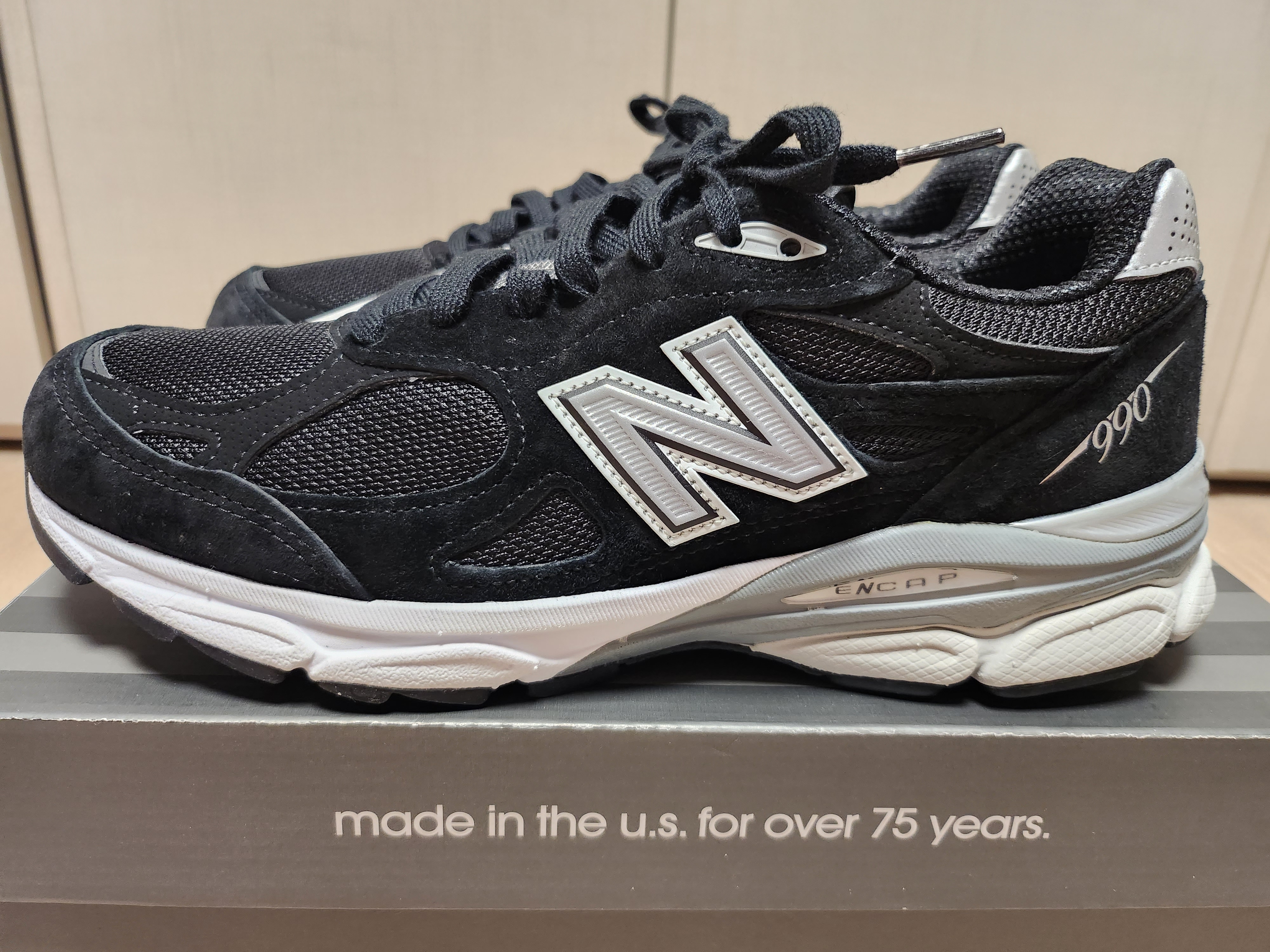 New Balance 990v3 Made in USA Black - D Standard, New Balance 990v3 Made in USA Navy - D Standard 착용 스타일 - 1
