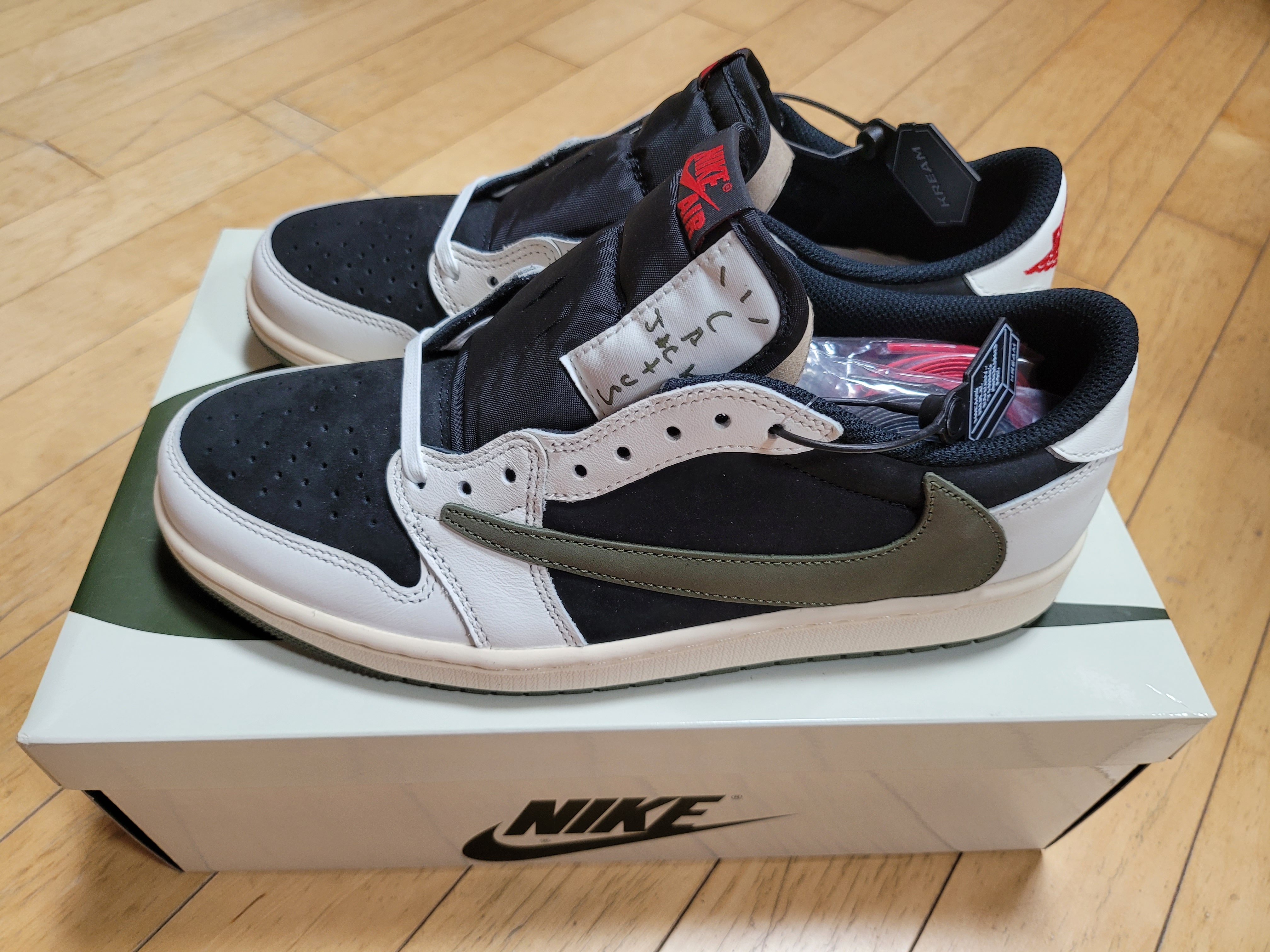 (W) Jordan 1 x Travis Scott Retro Low OG SP Medium Olive 착용 스타일