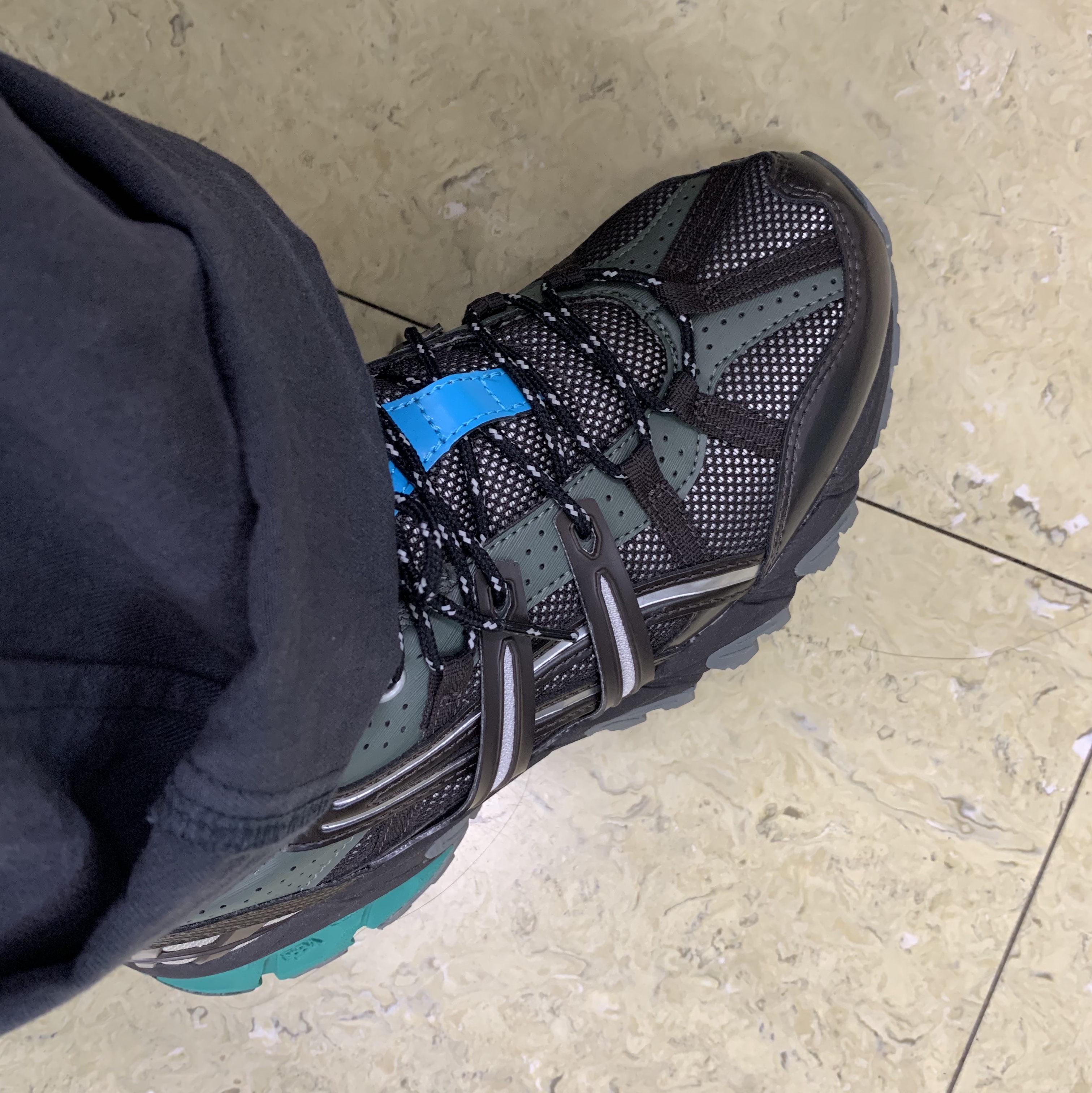 (W) Asics x Matin Kim Gel-Sonoma 15-50 Black Pure Silver 착용 스타일