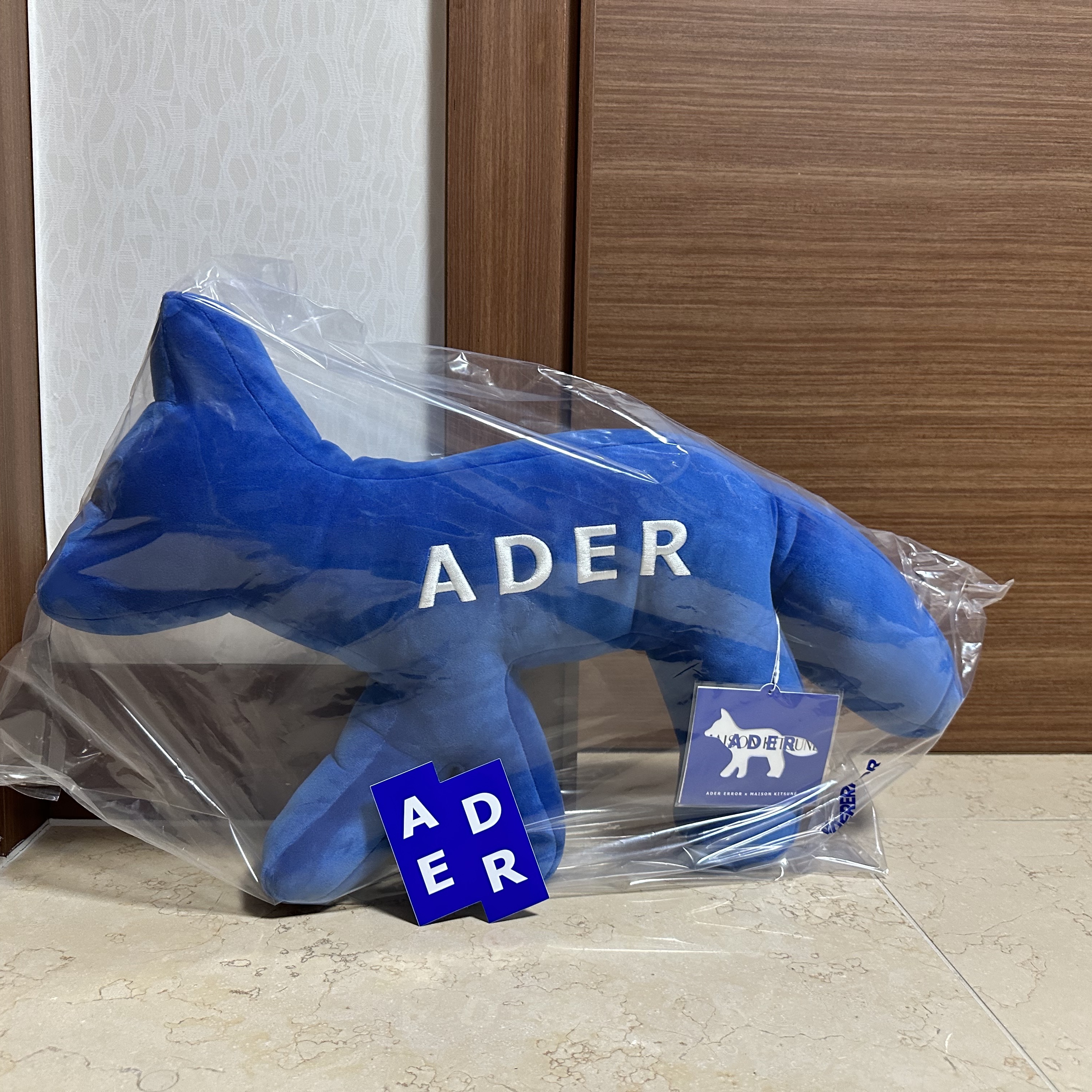 Maison Kitsune x Ader Error A Kitsune Cusion Doll Blue 착용 스타일