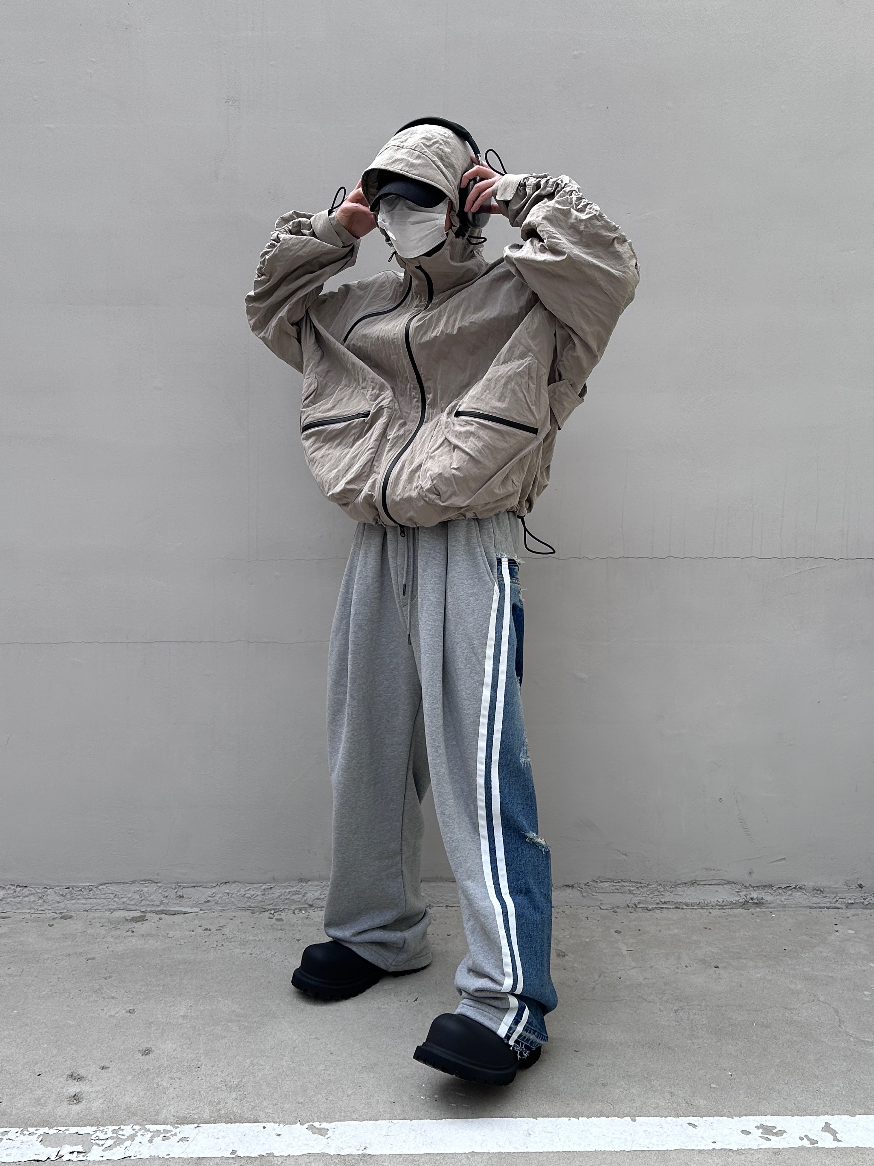 Apple AirPods Max Lightning Space Gray (Korean Ver.), Balenciaga XL Army Boots Full Eva Black 착용 스타일 - 4