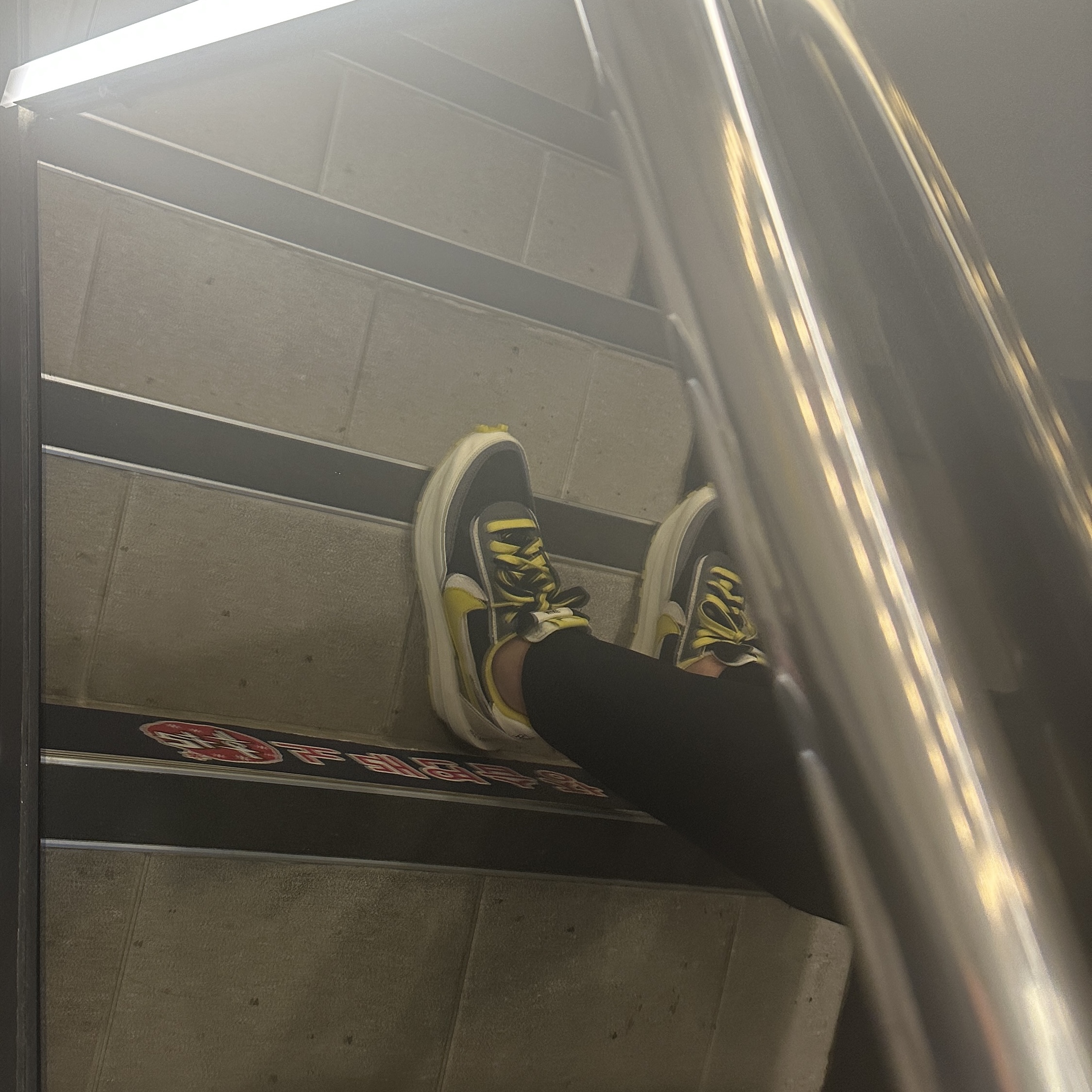 Nike x Sacai x Undercover LDWaffle Black Bright Citron 착용 스타일