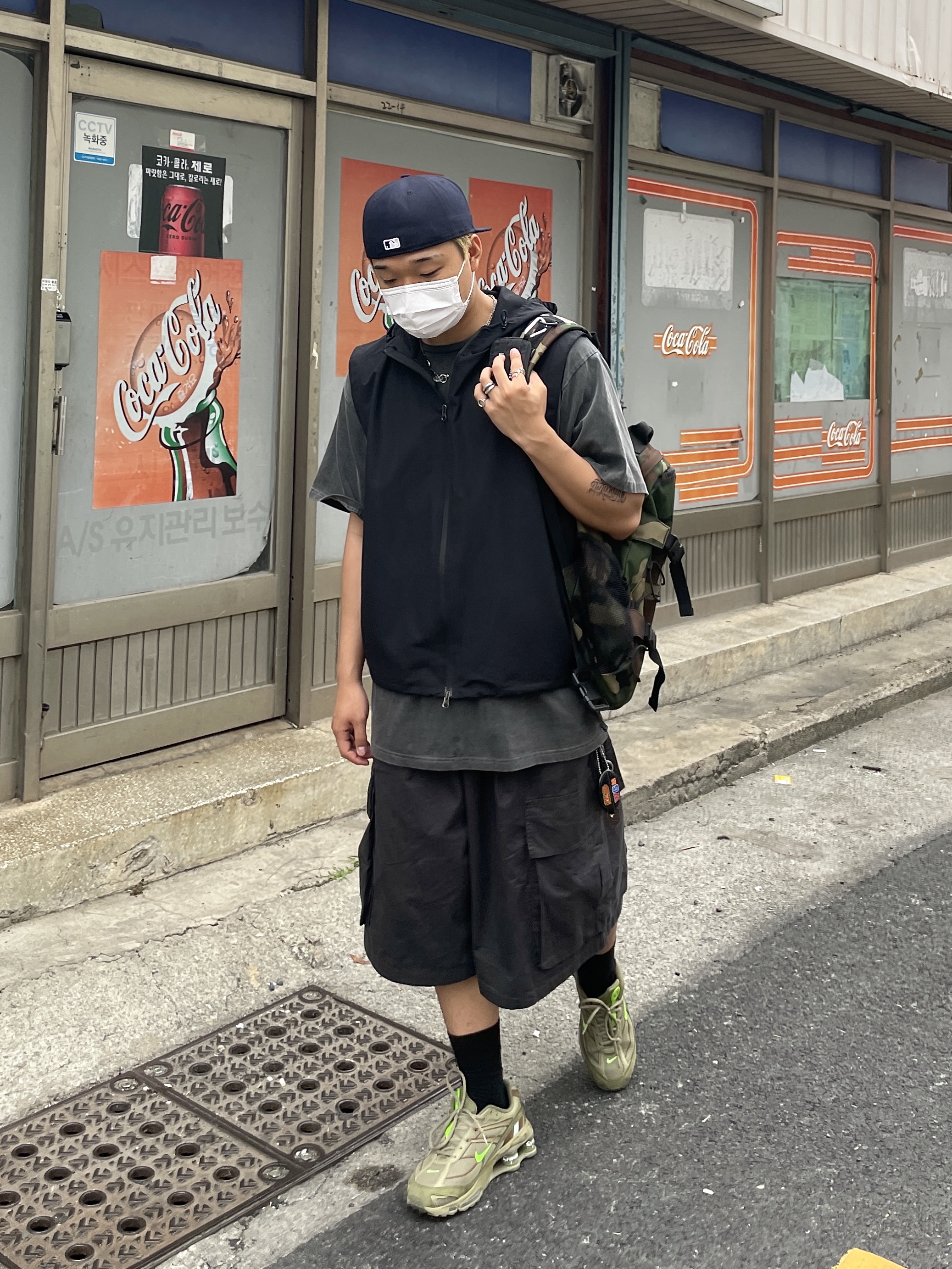 Nike x Supreme Shox Ride 2 SP Neutral Olive 착용 스타일 - 1