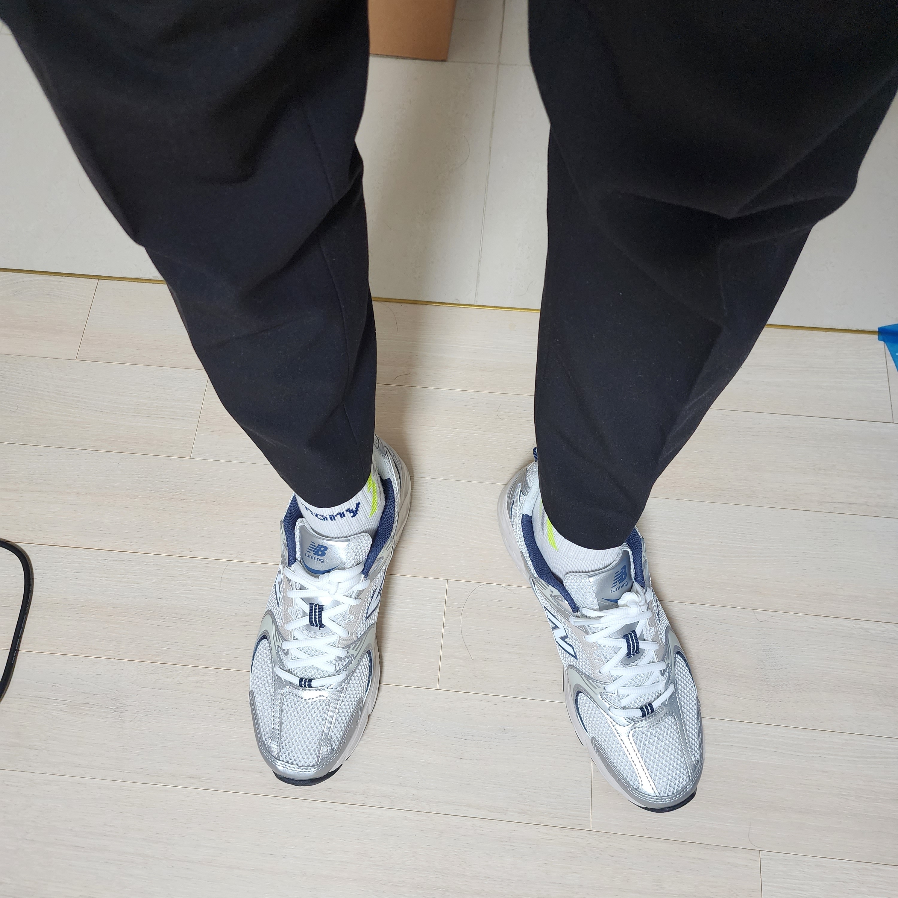 New Balance 530 Steel Grey 착용 스타일
