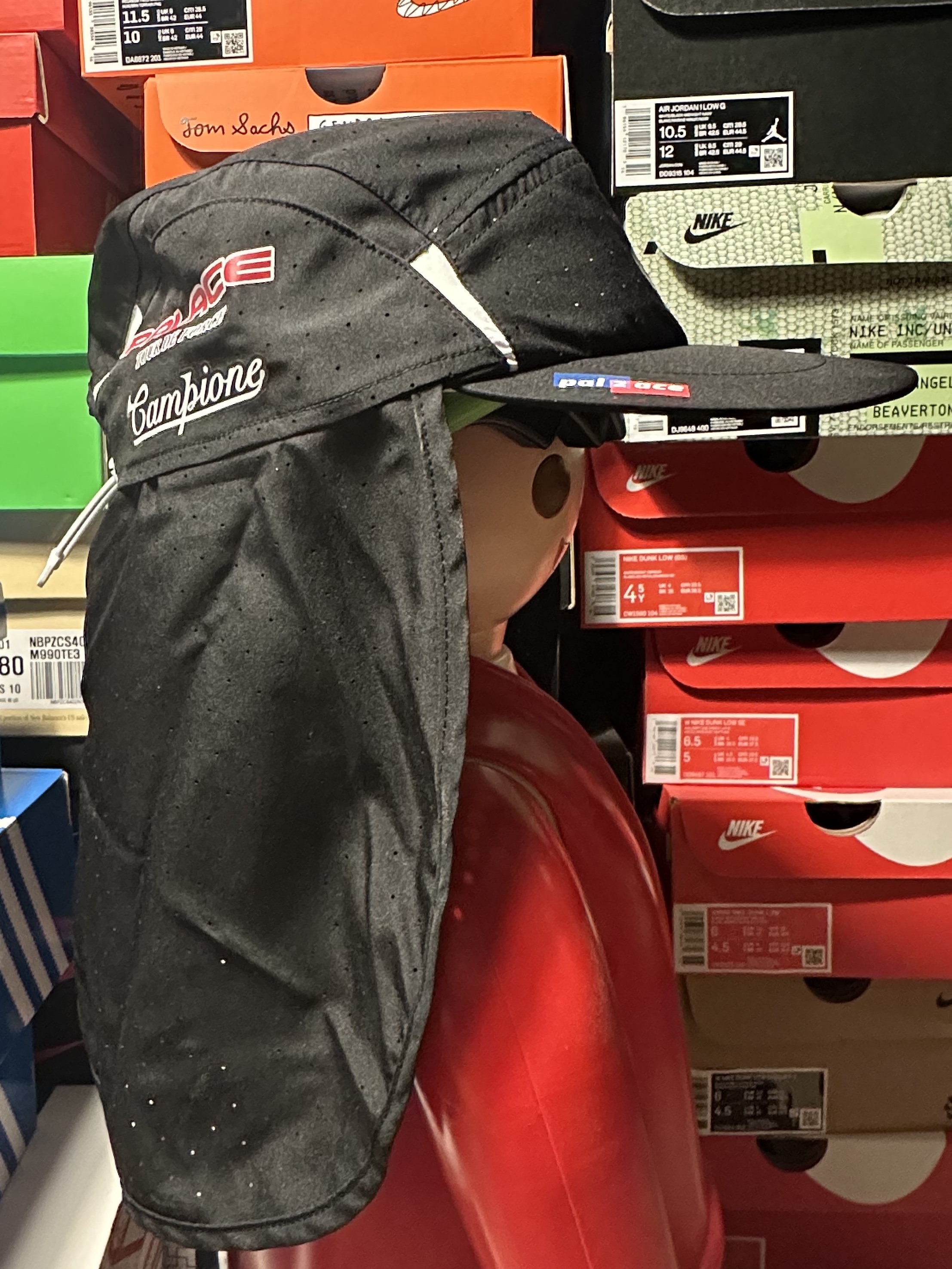 Palace Palloncino Neck Saver Runner Black - 23SS, Playmobil FunPark XXL Rico 착용 스타일 - 3
