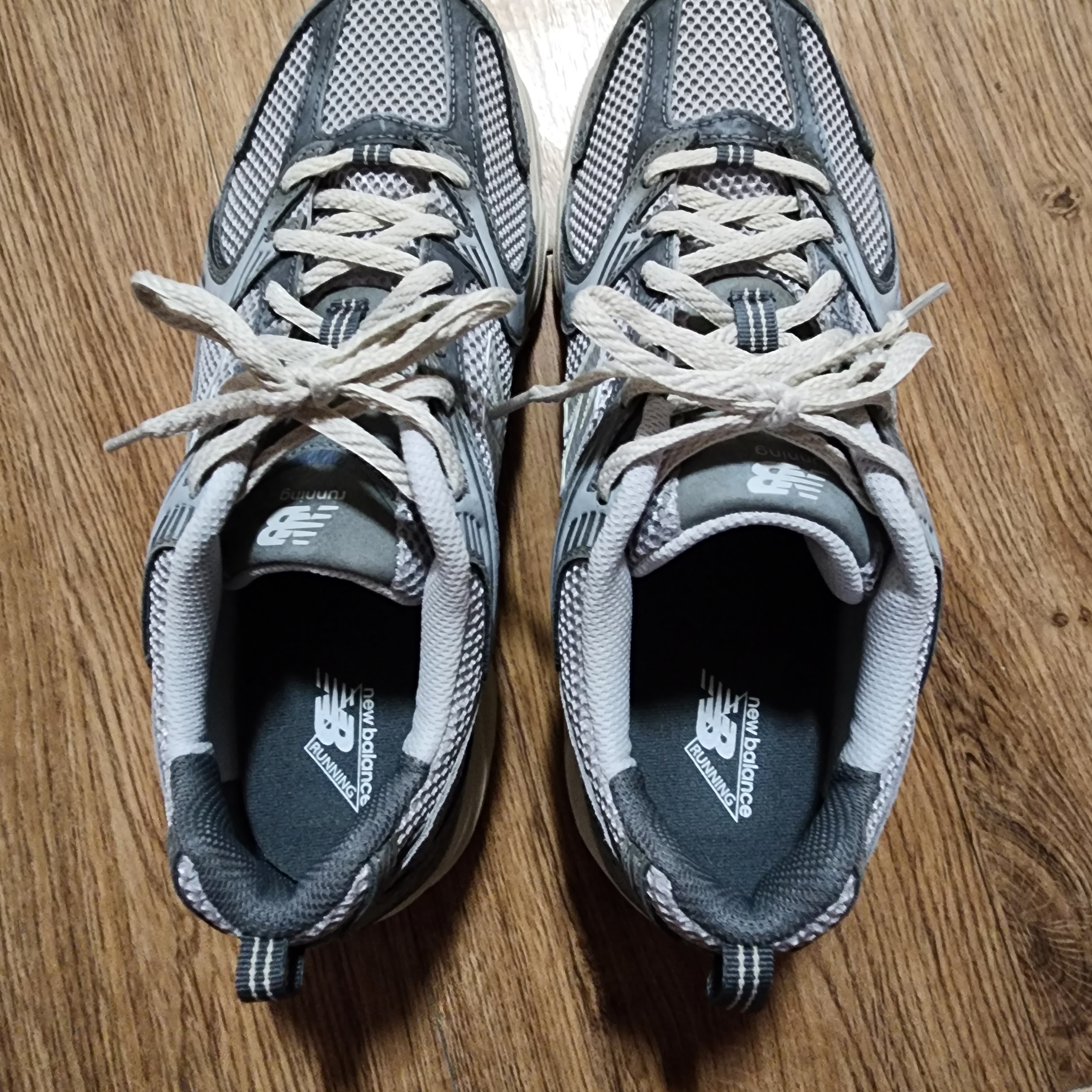 New Balance 530 Premium Vintage Grey Matter 착용 스타일 - 3