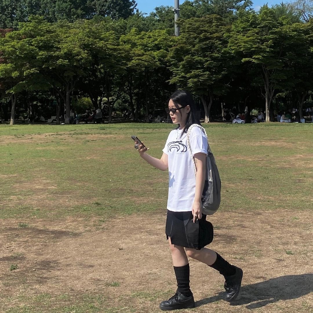 Art of Field Big Symbol Short Sleeve T-Shirt White, Art of Field Big Symbol Short Sleeve T-Shirt Pink 착용 스타일