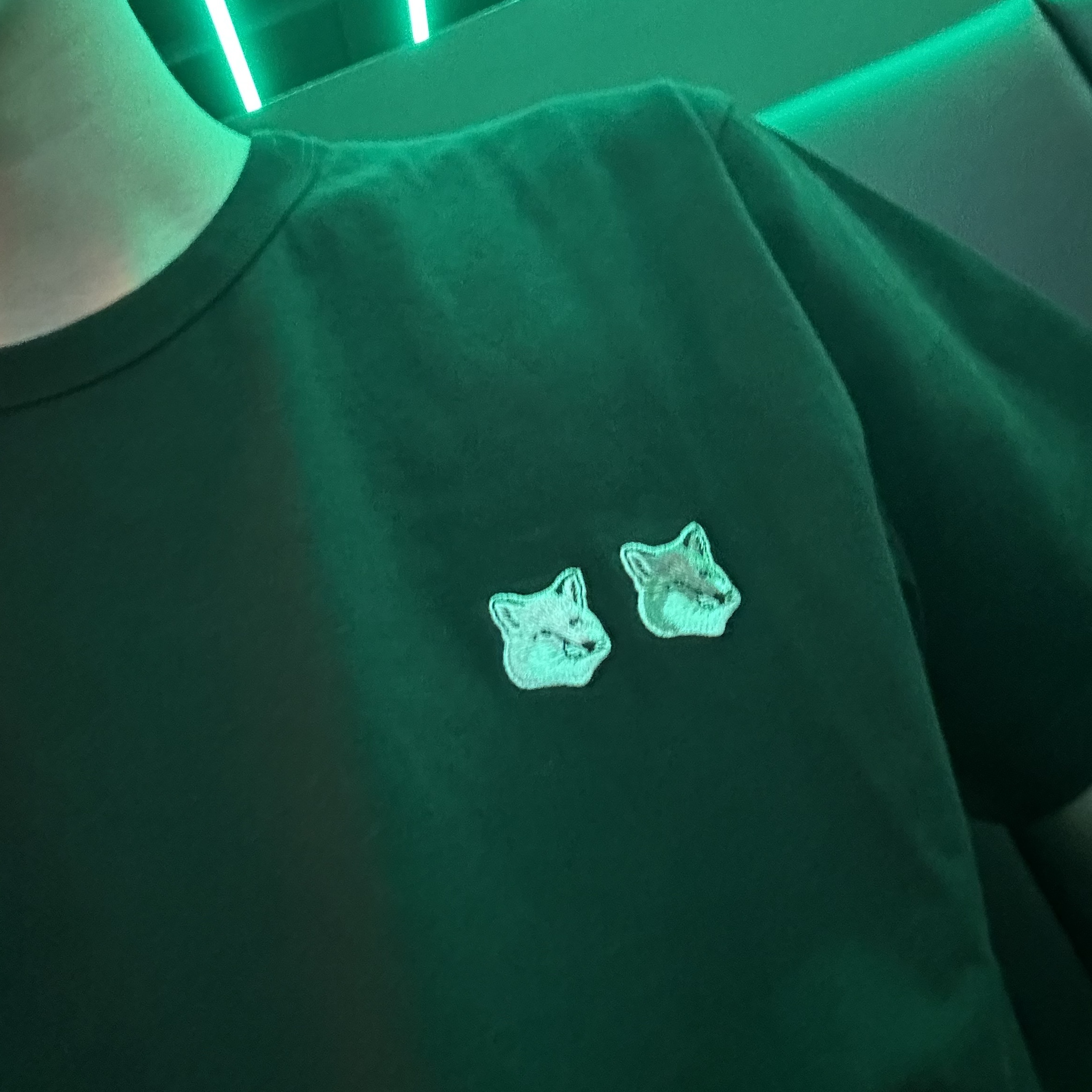 Maison Kitsune Double Monochrome Fox Head Patch Embroidered Classic T-Shirt Black 착용 스타일