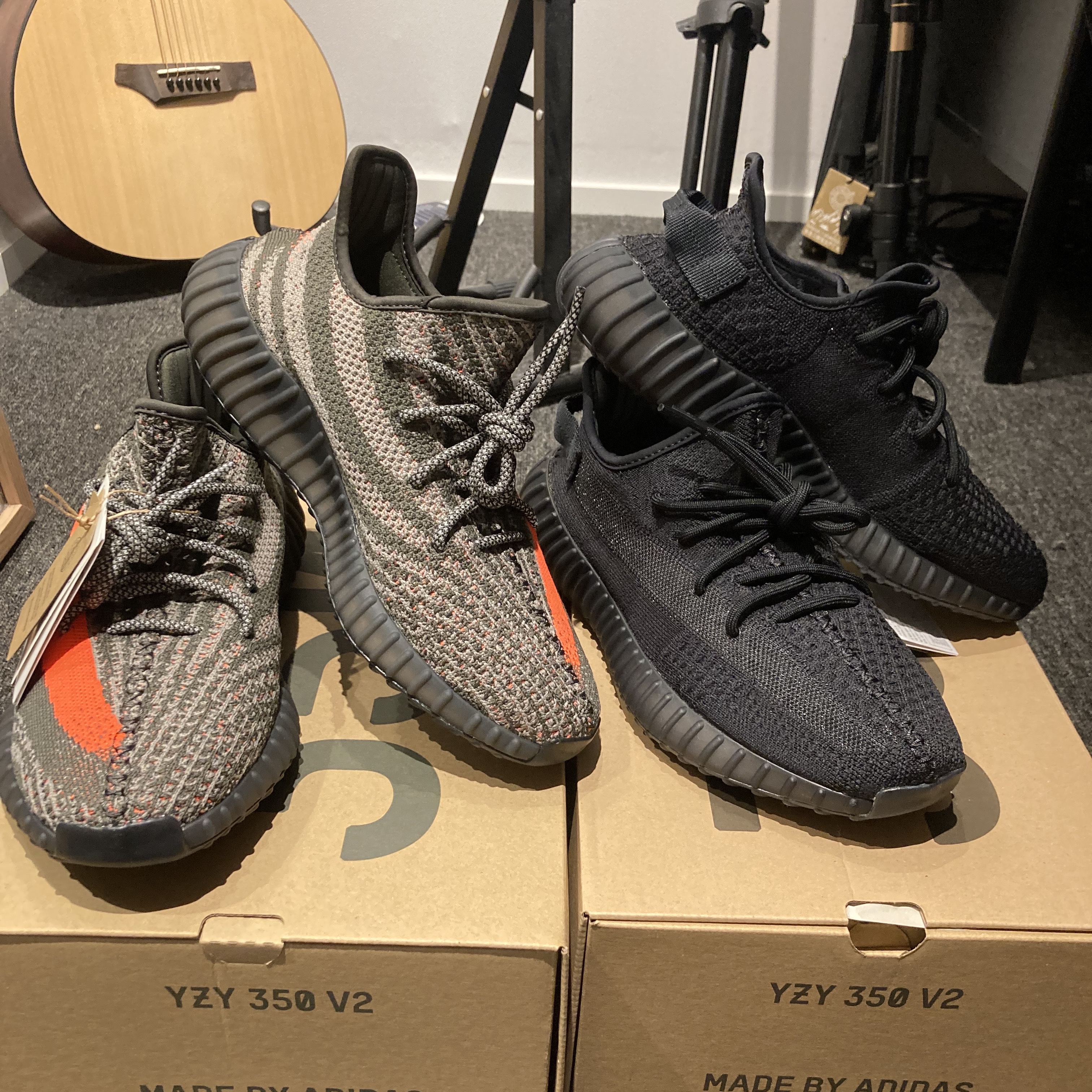 아디다스 이지 부스트 350 V2 오닉스, 아디다스 이지 부스트 350 V2 카본 벨루가 착용 스타일 - 2