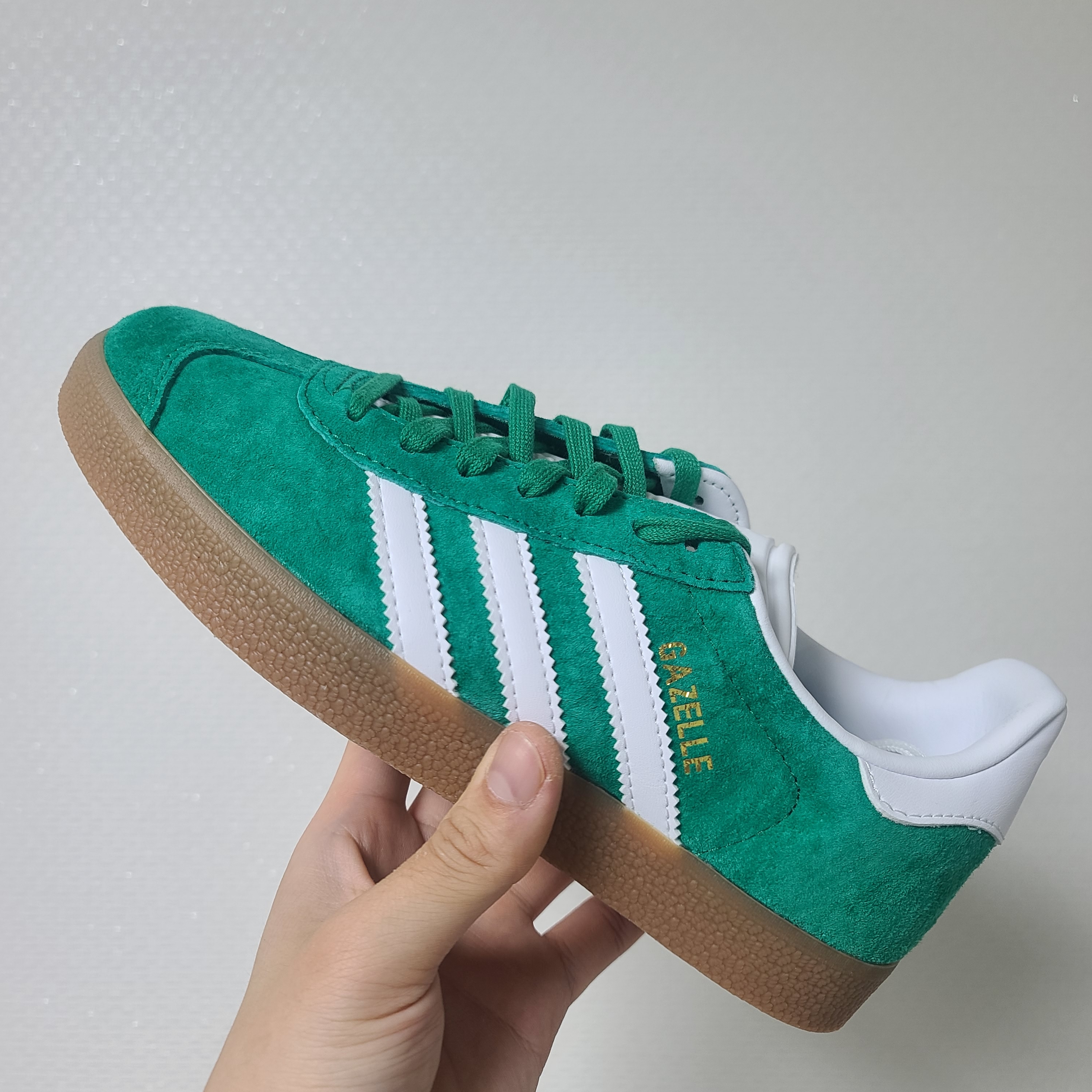 Adidas Gazelle Court Green Cloud White 착용 스타일