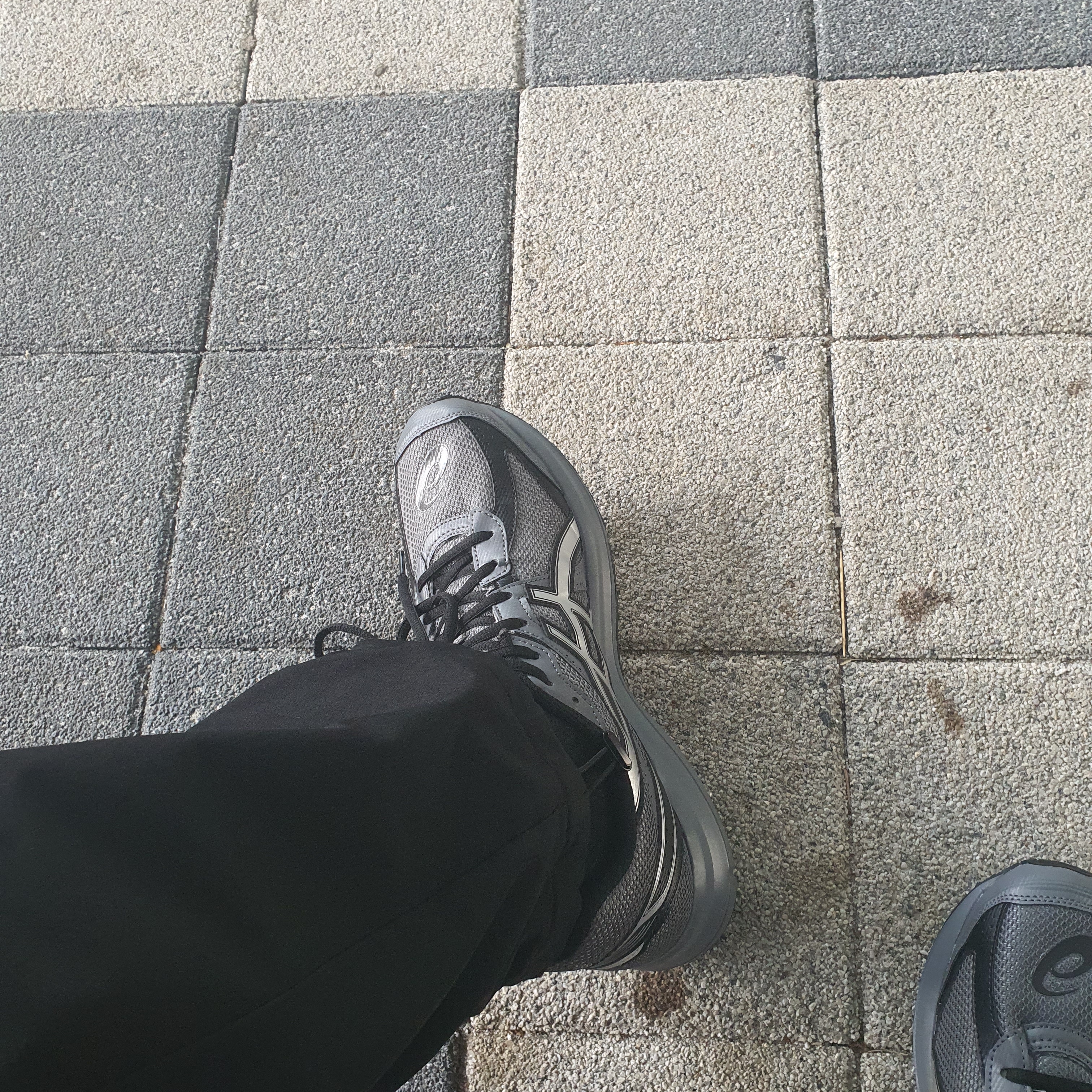 Asics Jog 100 S Steel Grey - 2E Wide 착용 스타일
