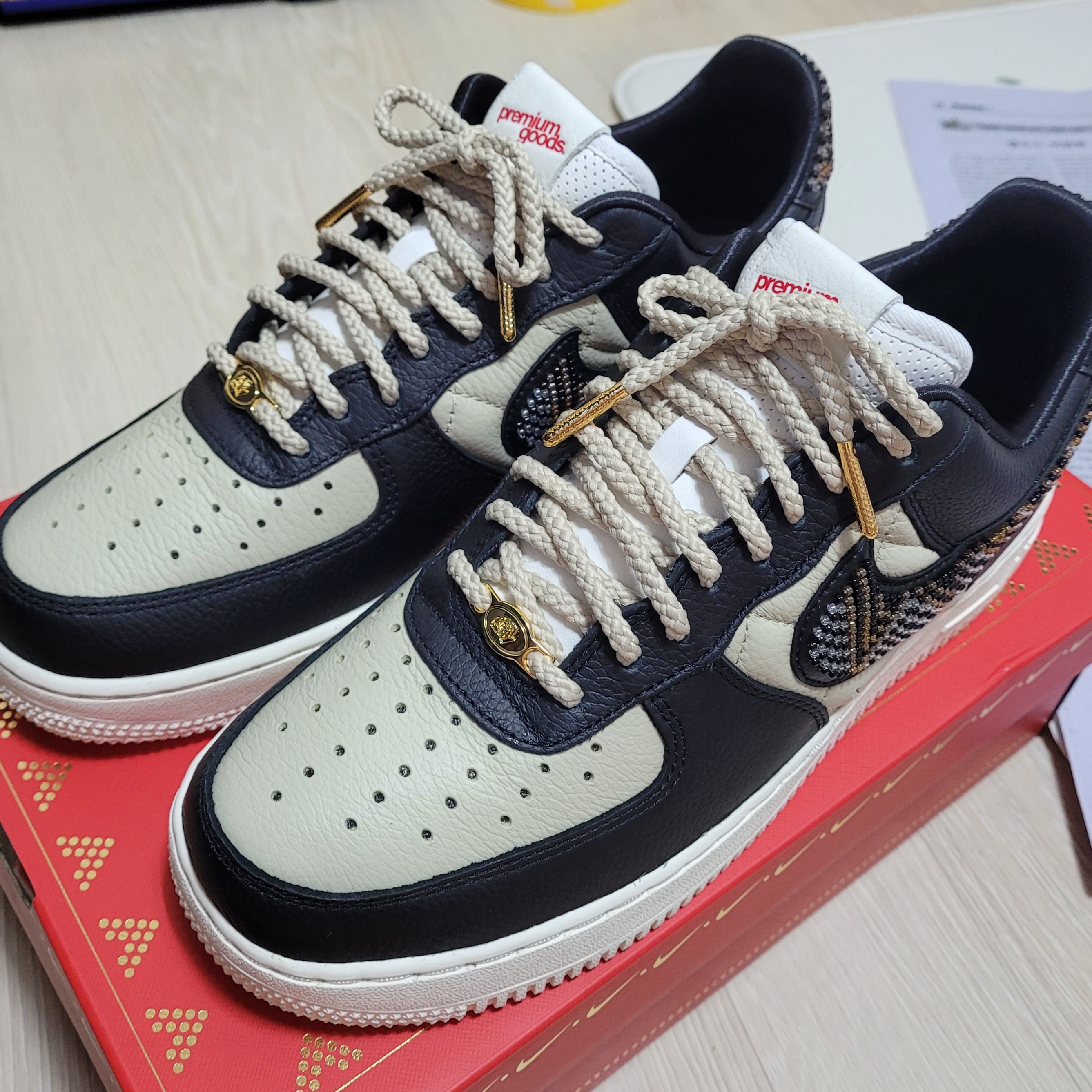 (W) Nike x Premium Goods Air Force 1 Low Black Sand 착용 스타일