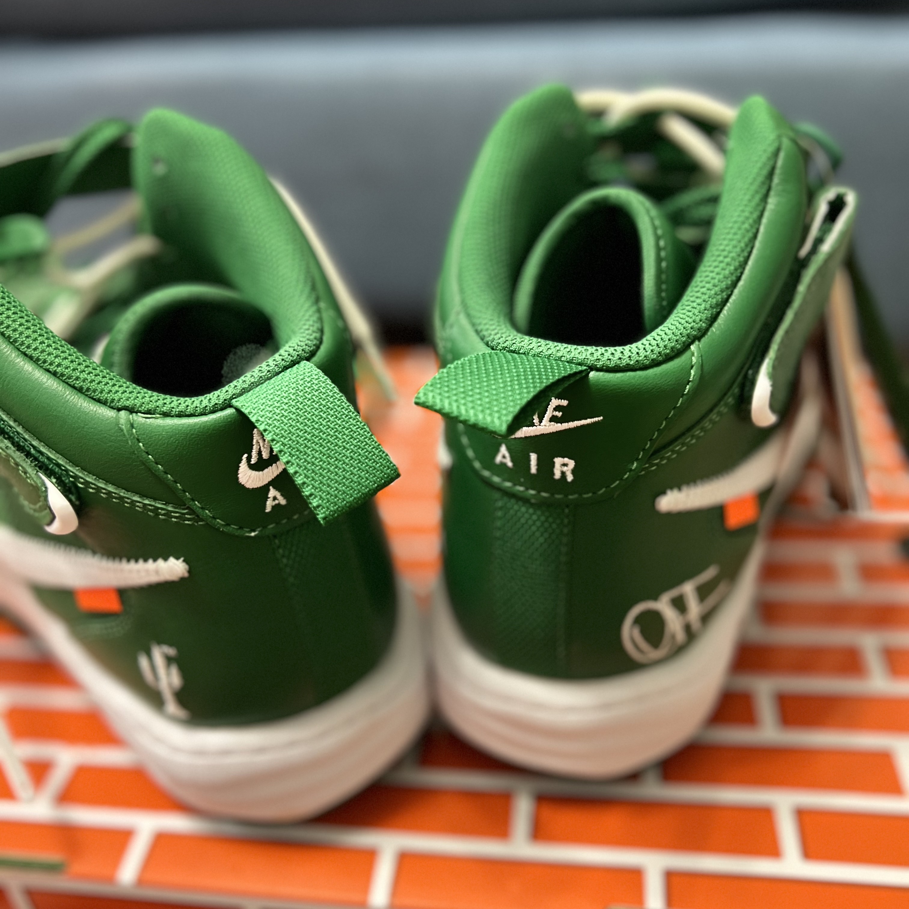 Nike x Off-White Air Force 1 Mid SP Leather Pine Green 착용 스타일 - 2