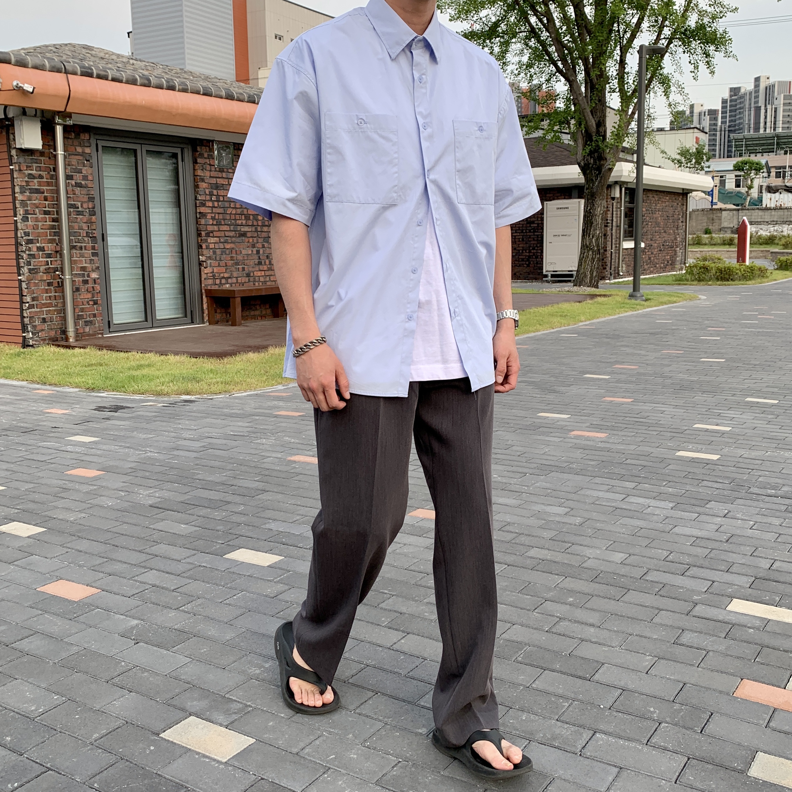 Oofos OOriginal Black 착용 스타일 - 1