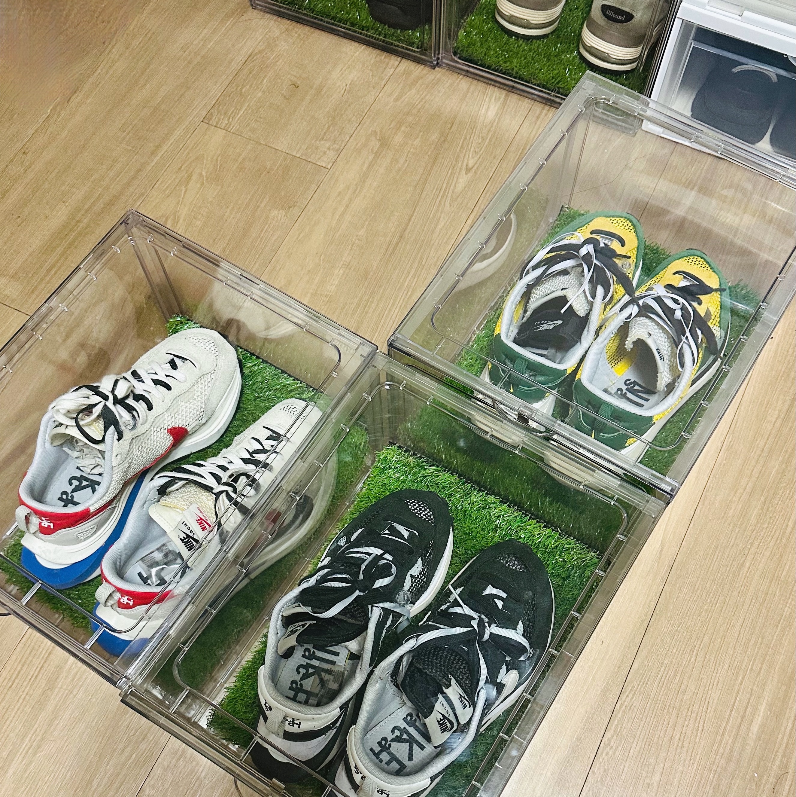 Nike x Sacai VaporWaffle Black White, New Balance x JJJJound 991 Made in UK Grey 착용 스타일