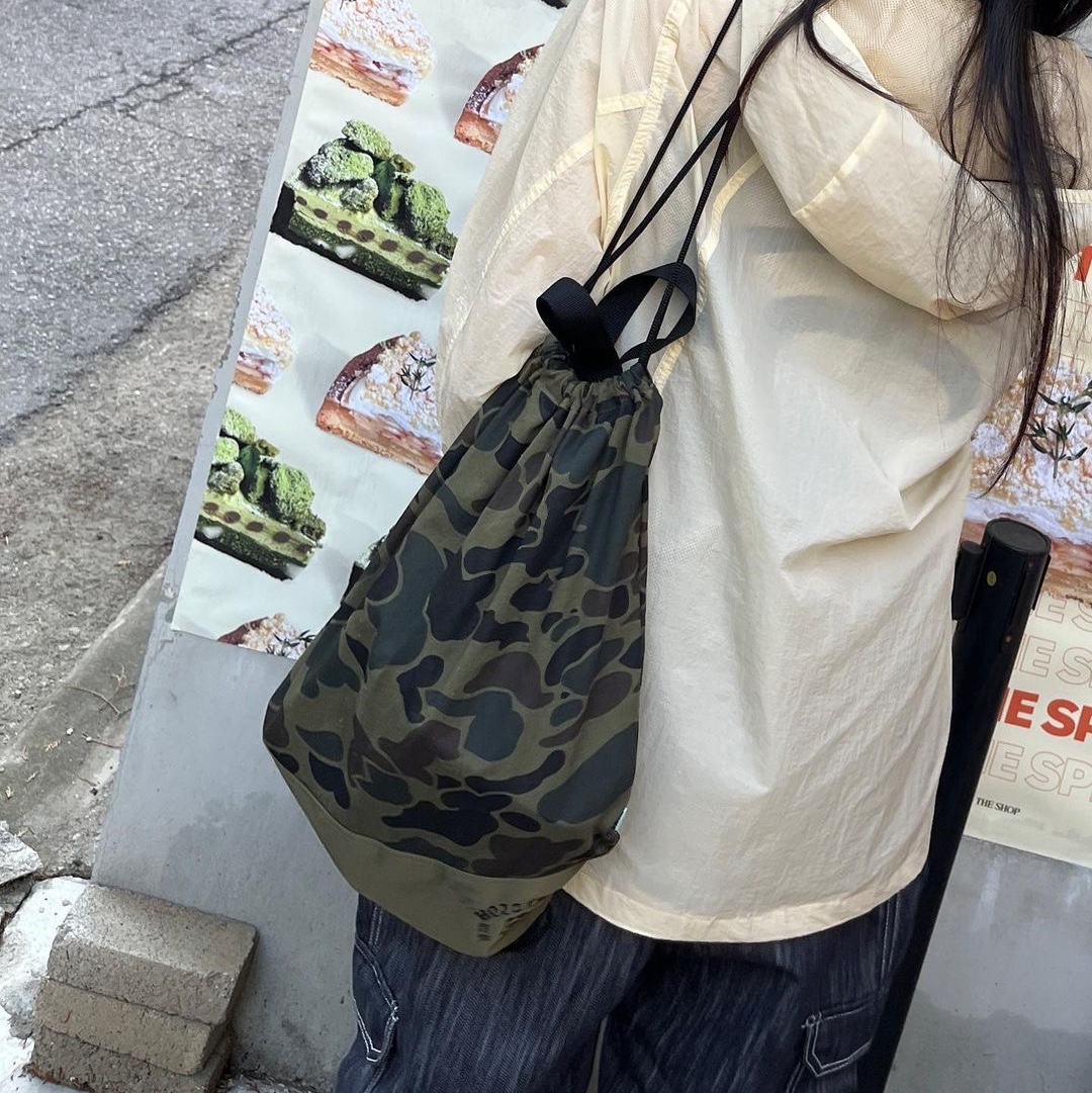 Art Of Field Back Printed Packable Jacket Light Yellow 착용 스타일