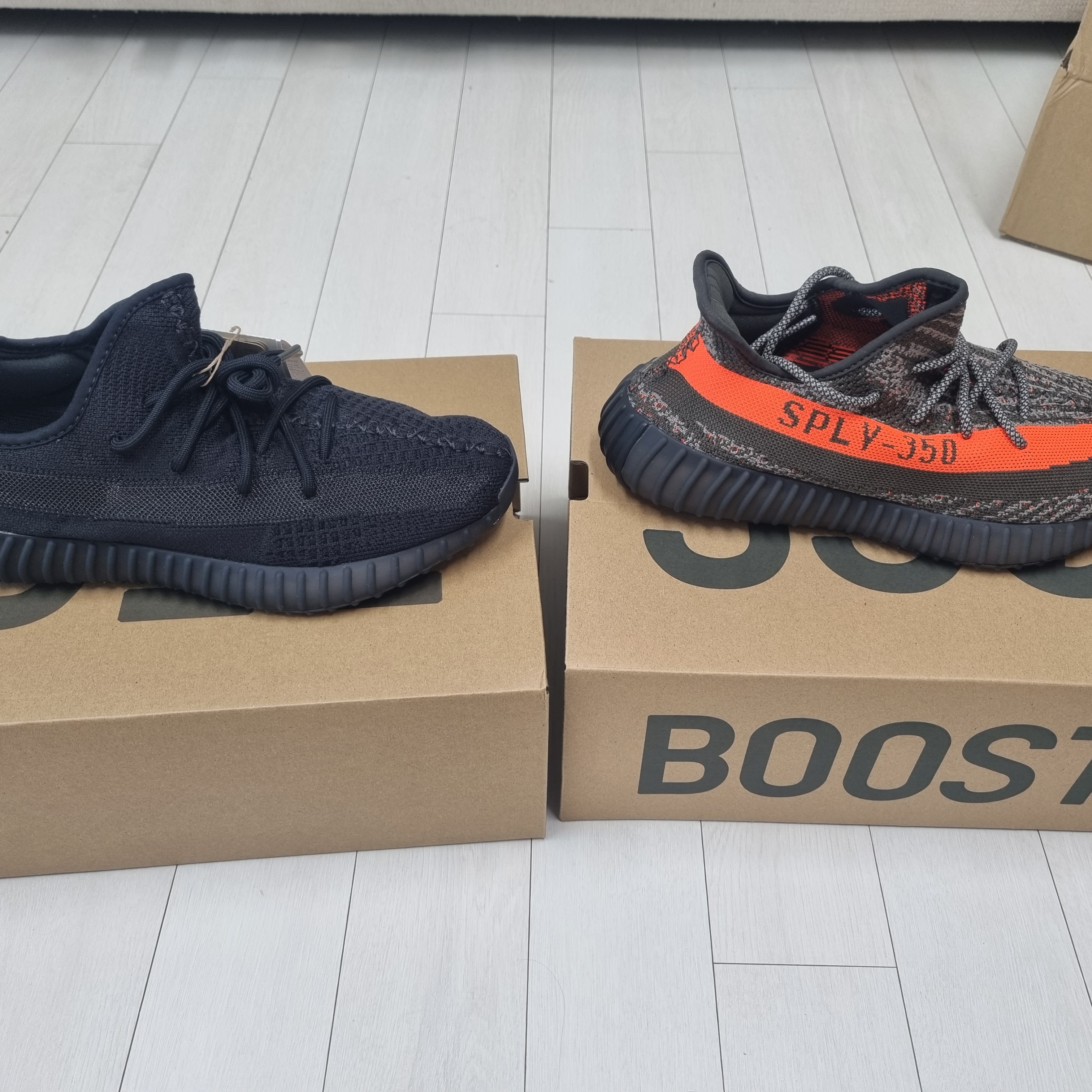 Adidas Yeezy Boost 350 V2 Carbon Beluga, Adidas Yeezy Boost 350 V2 Onyx 착용 스타일 - 1