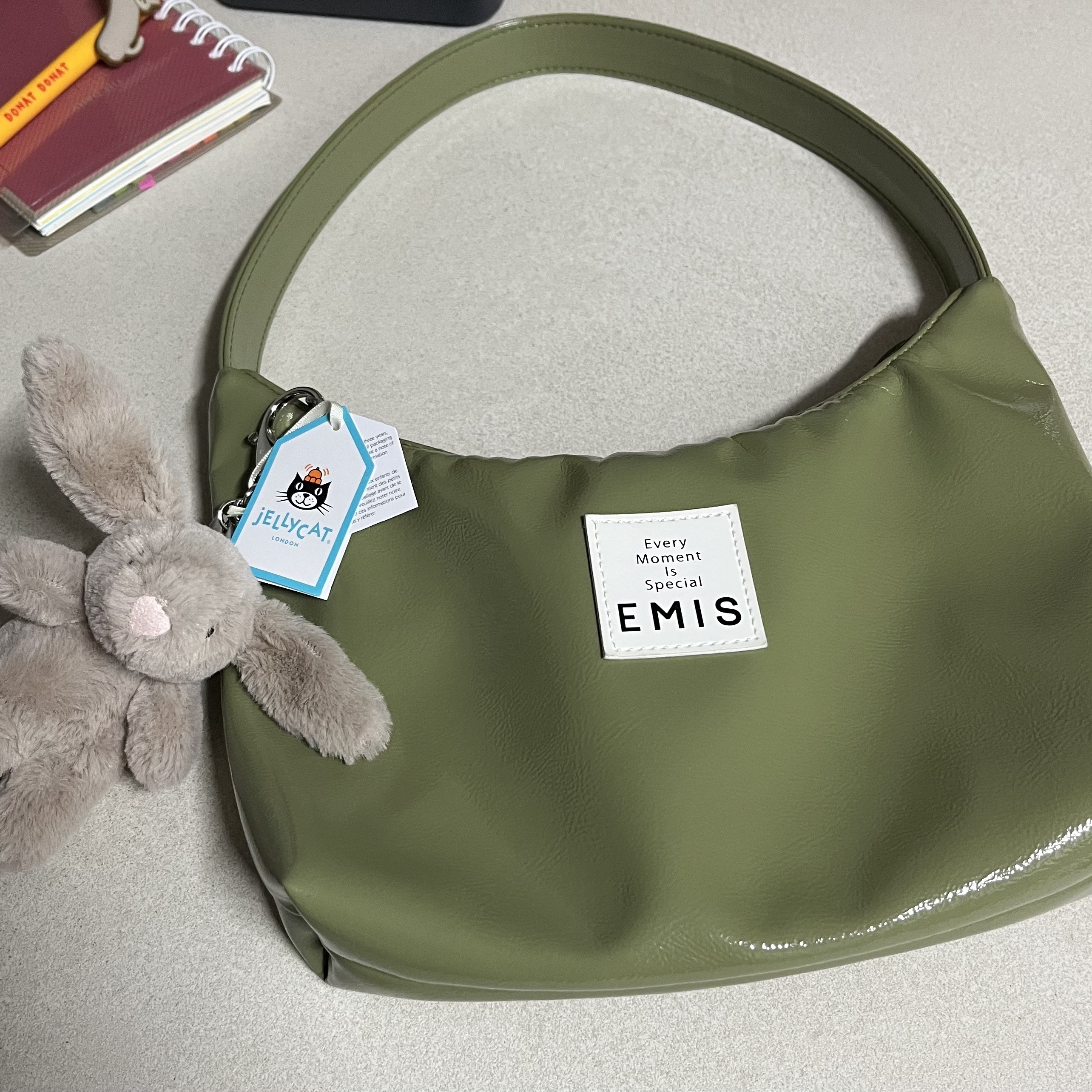 Jellycat Bashful Bunny Bag Charm Beige 착용 스타일