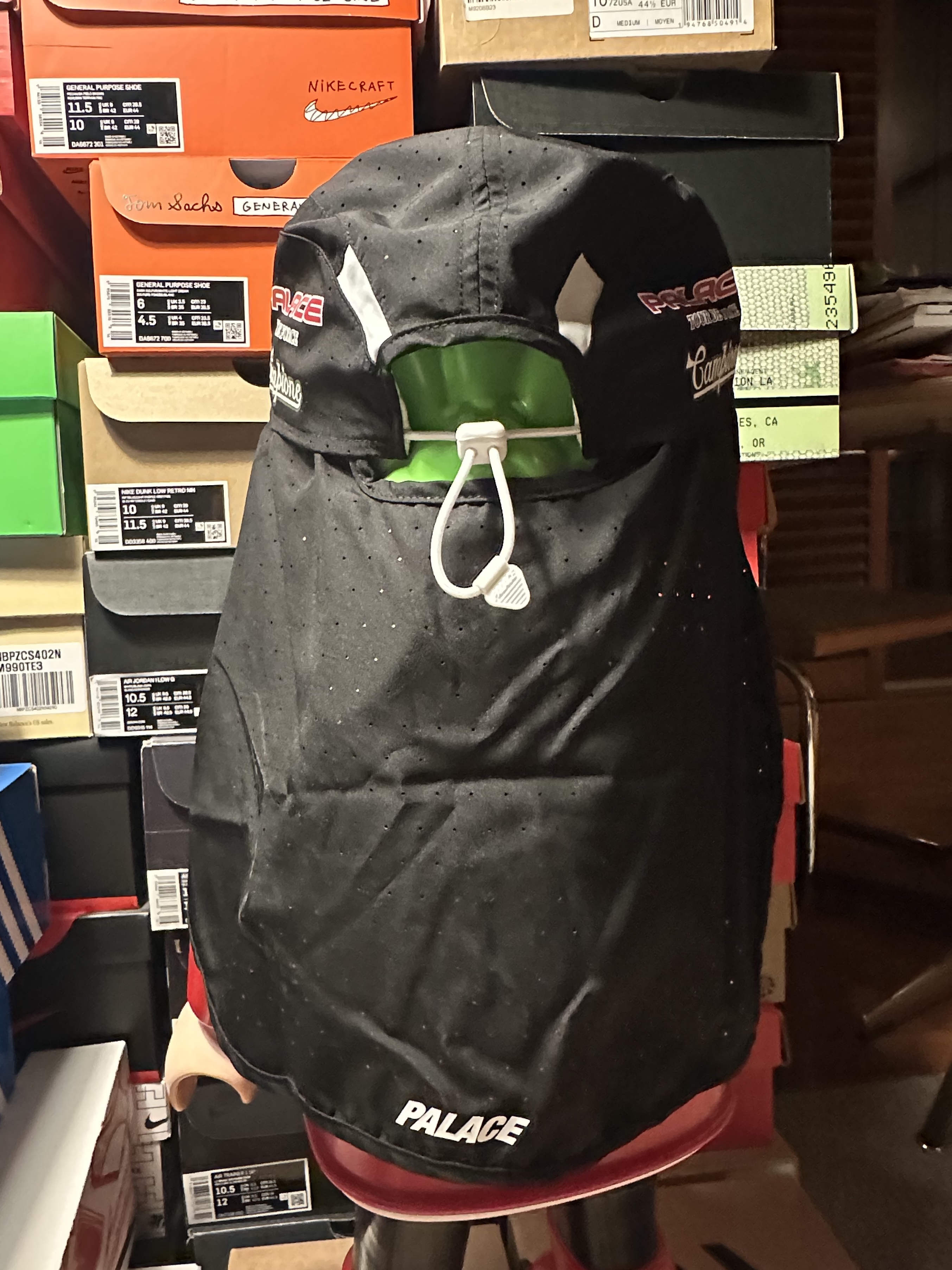 Palace Palloncino Neck Saver Runner Black - 23SS, Playmobil FunPark XXL Rico 착용 스타일 - 4