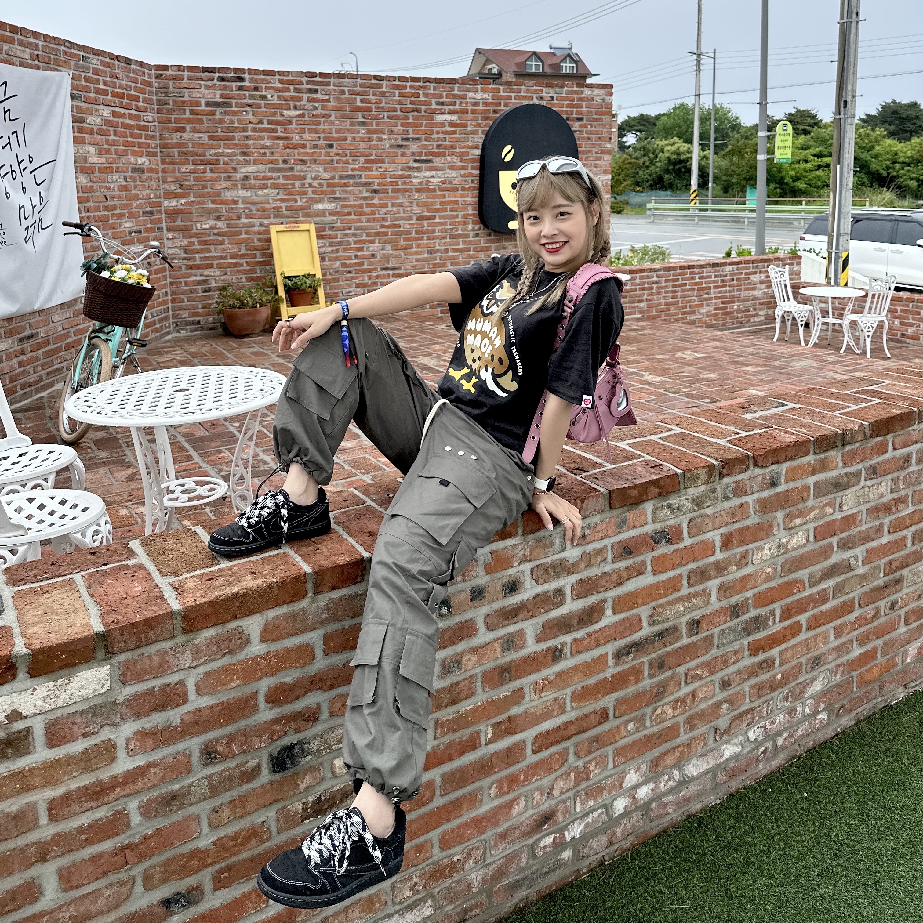 Human Made Graphic T-Shirt #04 Black, Balenciaga Arena Lambskin Le Cagole XS Shoulder Bag Pink 착용 스타일 - 3
