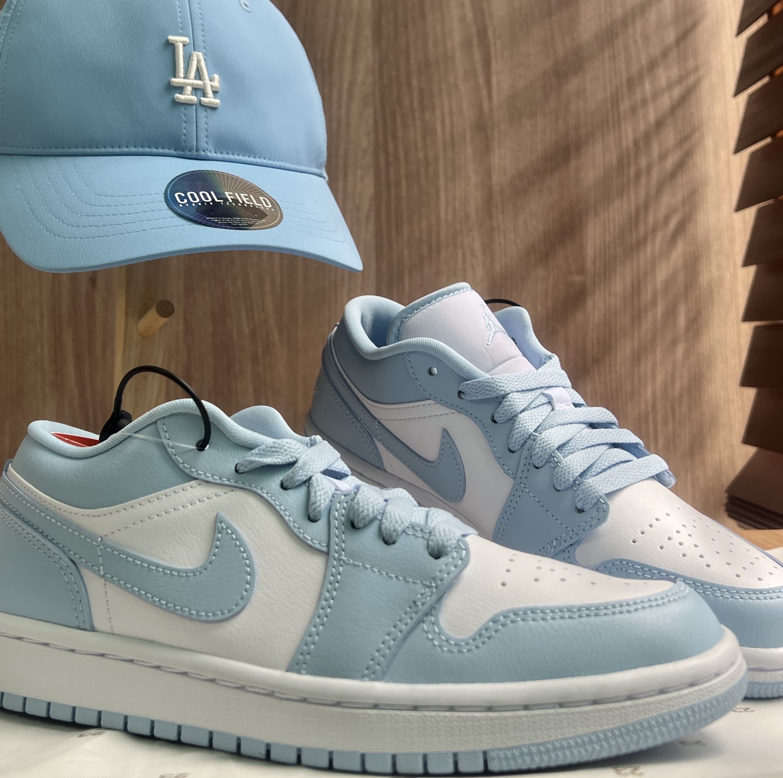 (W) Jordan 1 Low White Ice Blue 착용 스타일 - 1