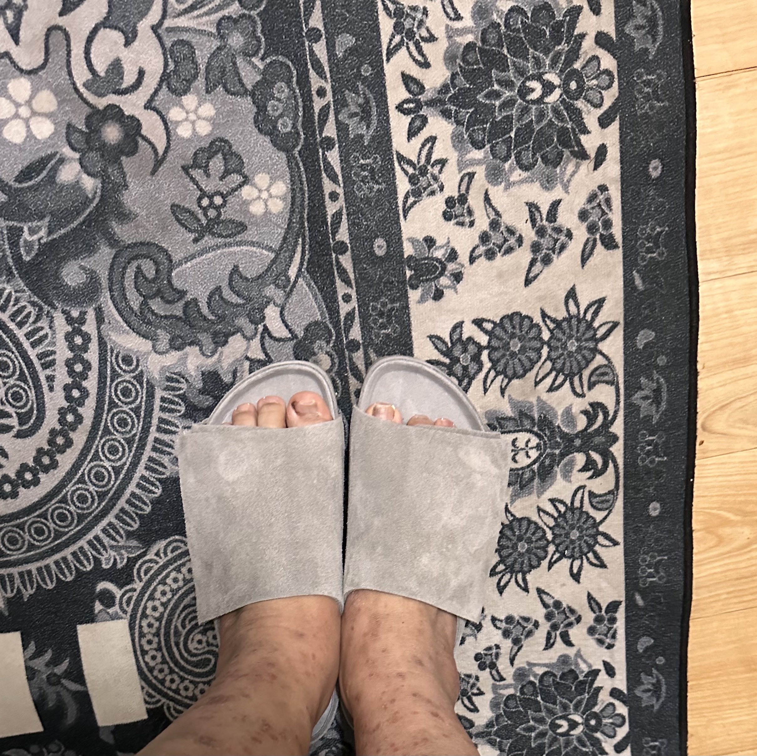 Fear of God x Birkenstock Los Feliz Suede Cement 착용 스타일