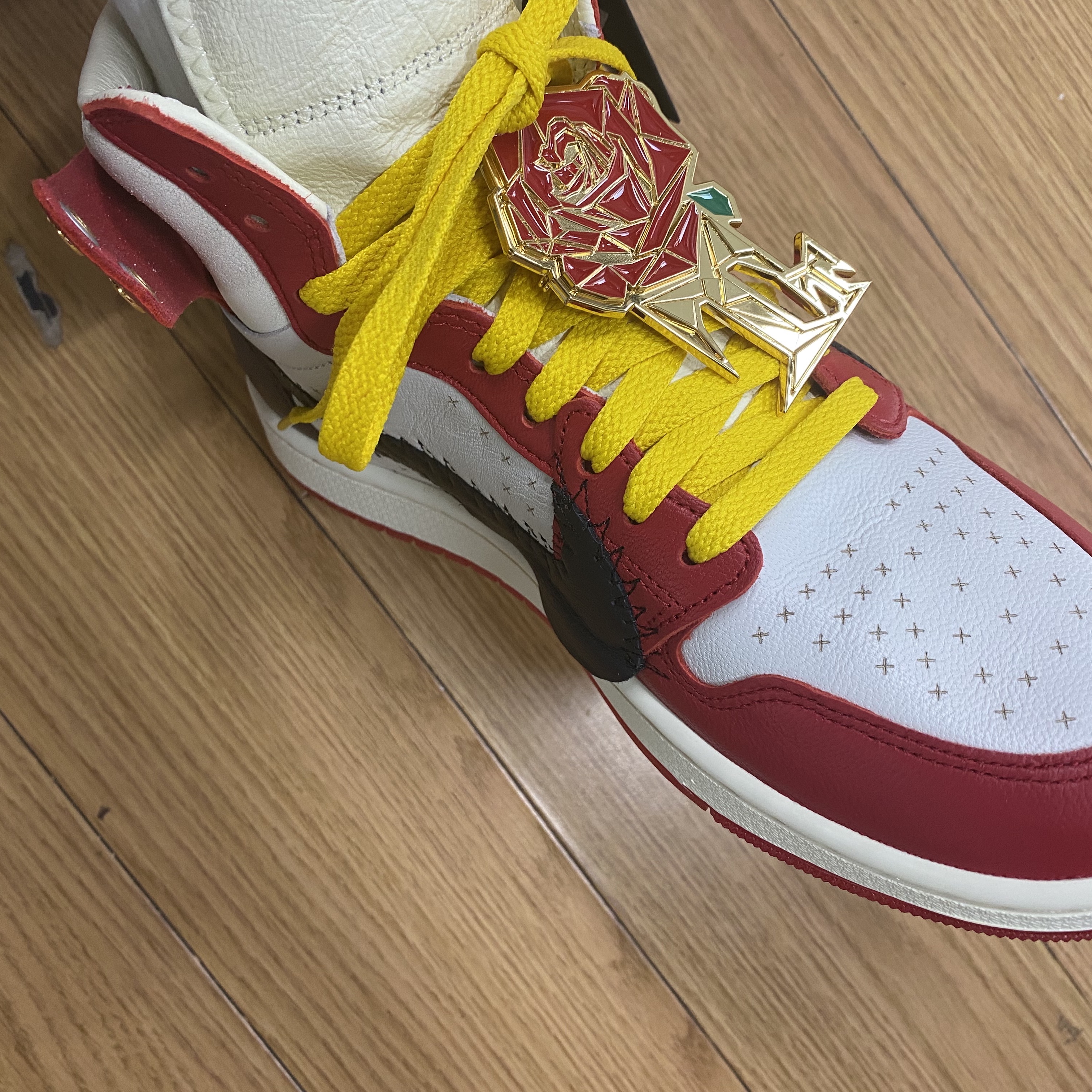 (W) Jordan 1 x Teyana Taylor Zoom CMFT 2 Gym Red 착용 스타일 - 3