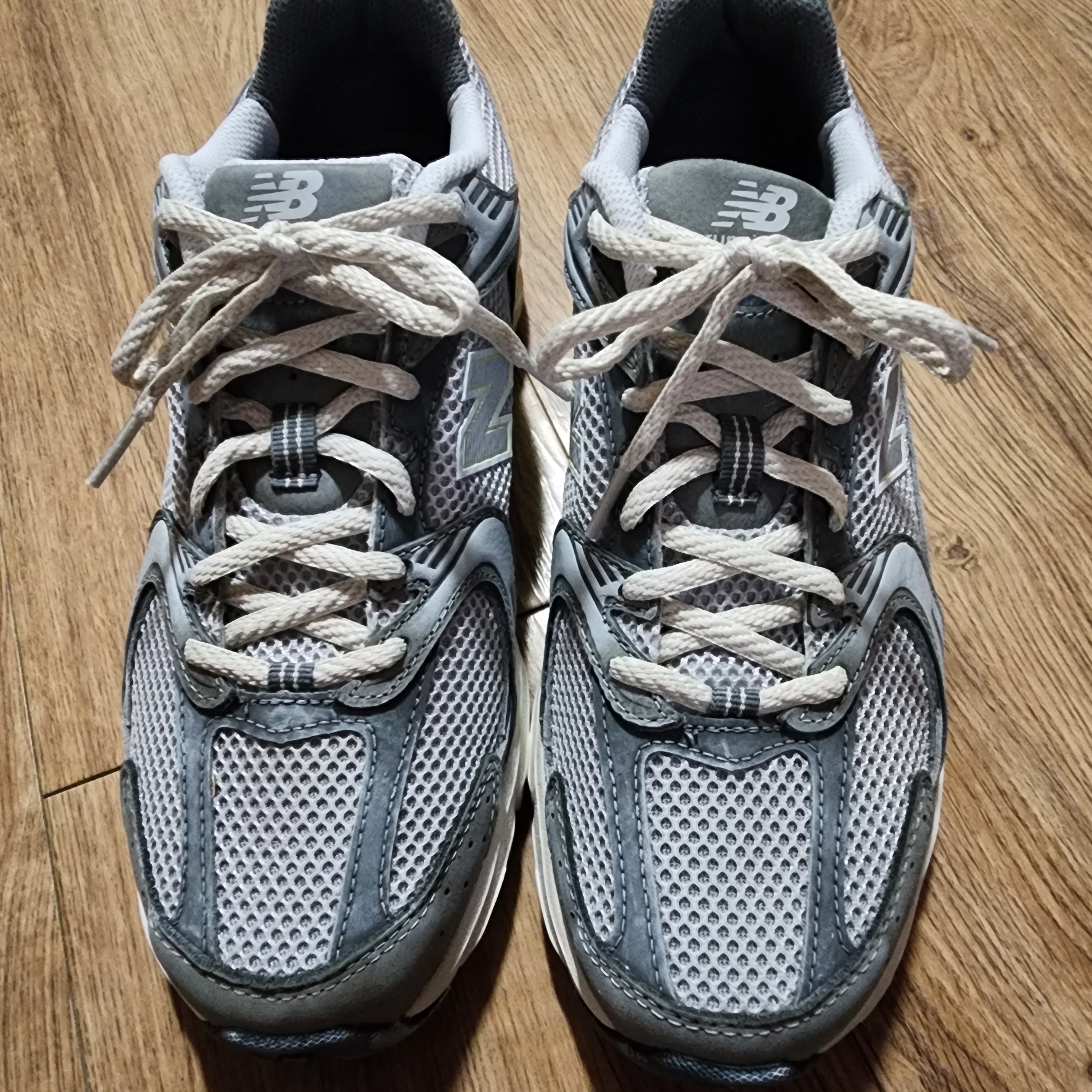 New Balance 530 Premium Vintage Grey Matter 착용 스타일 - 1