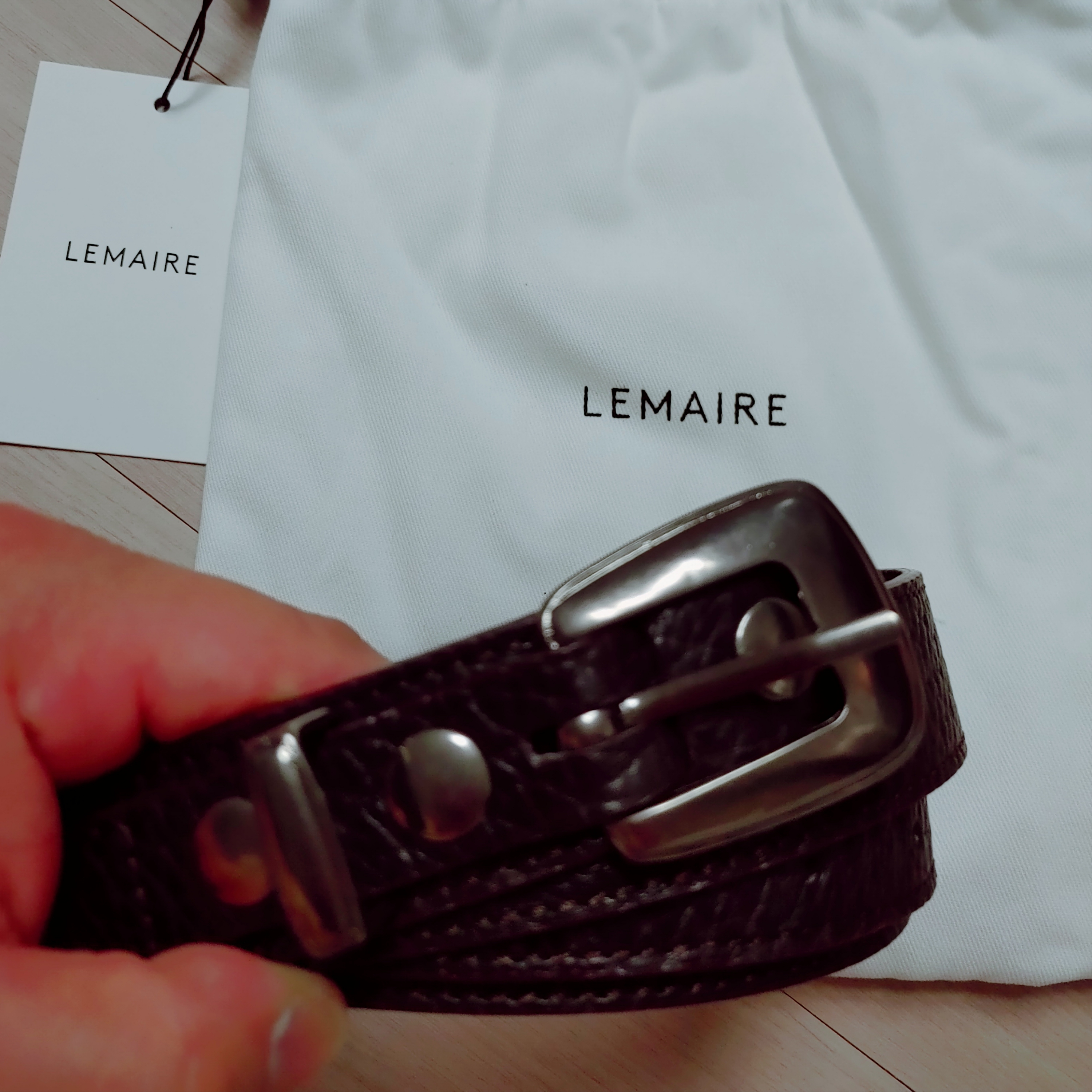 Lemaire Minimal Western Belt Grained Leather Dark Brown 착용 스타일 - 2