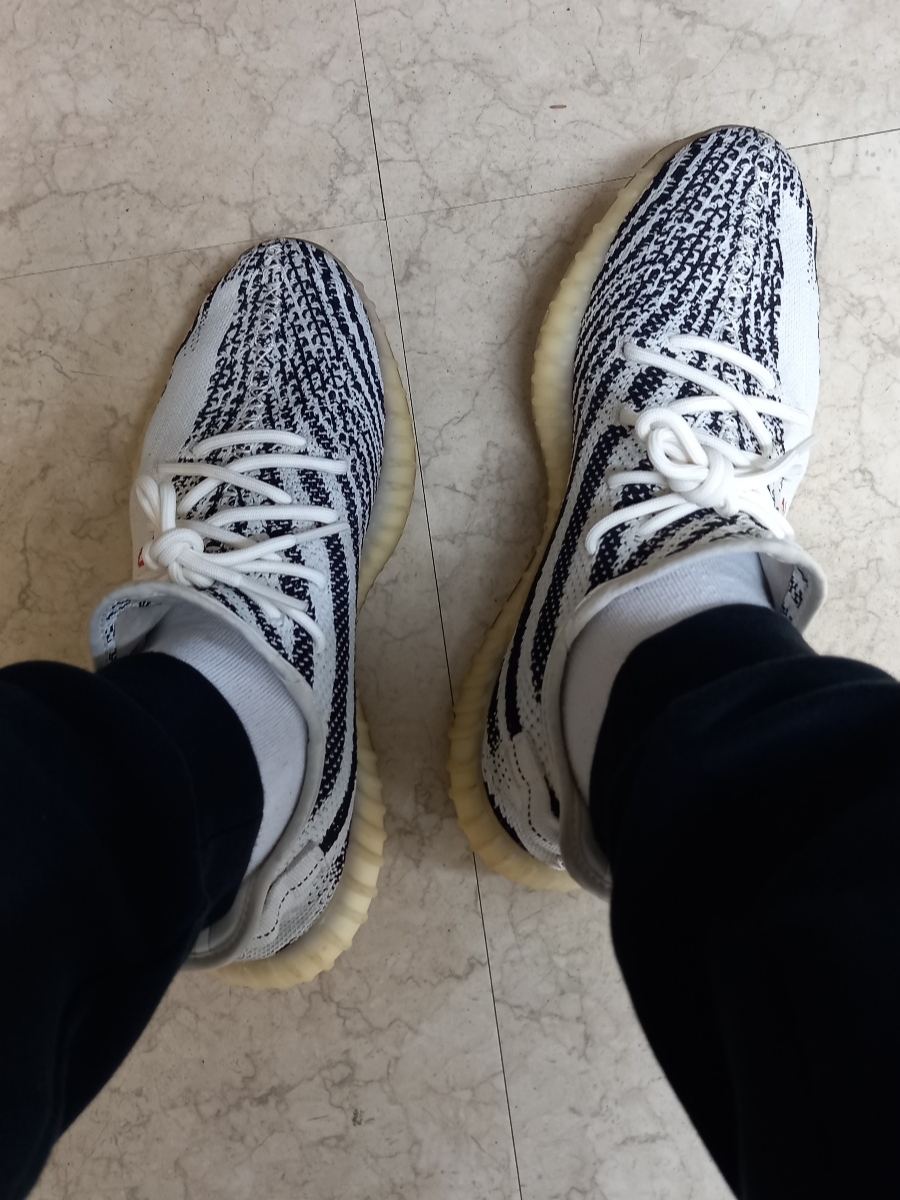Adidas Yeezy Boost 350 V2 Zebra 2017/2019/2020 착용 스타일