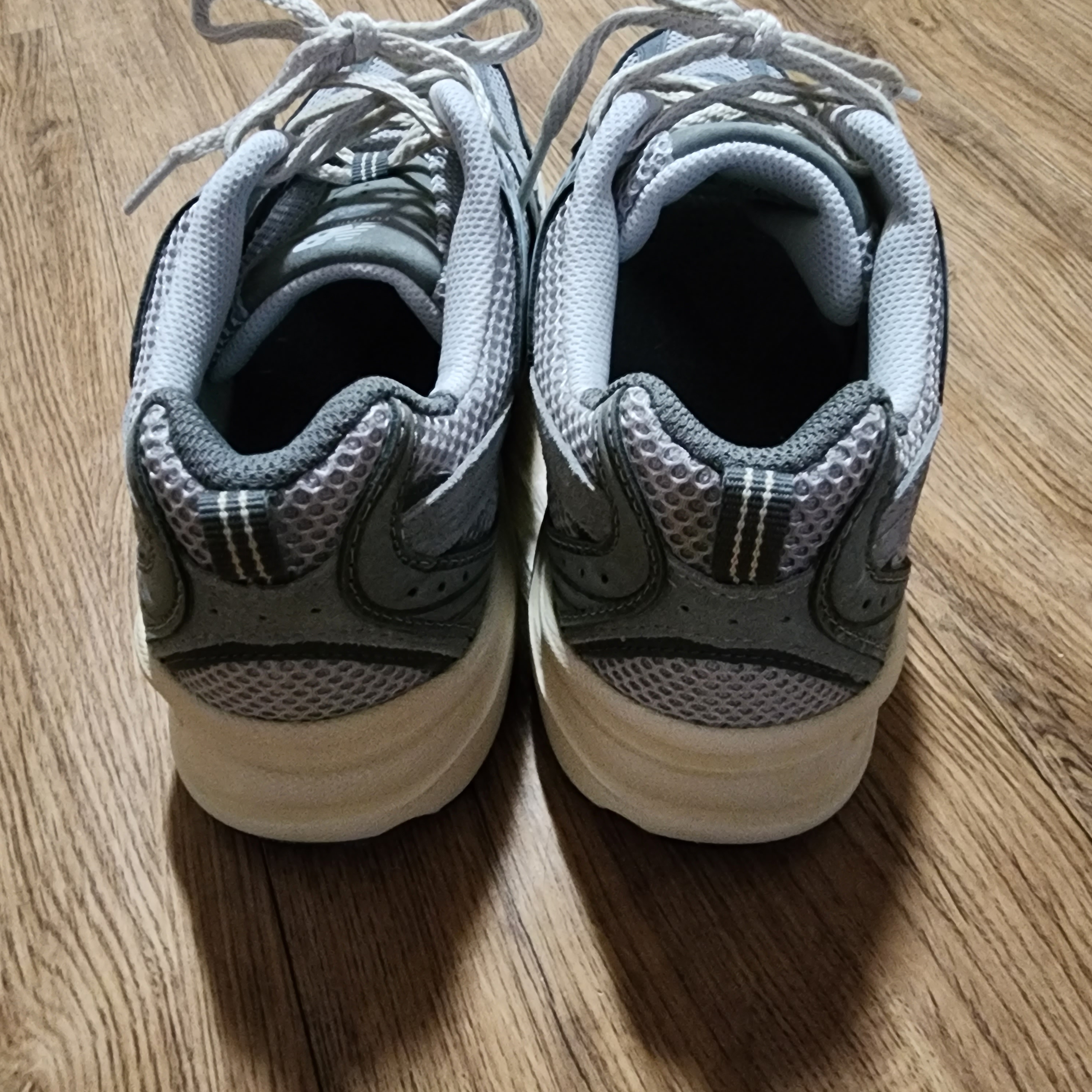 New Balance 530 Premium Vintage Grey Matter 착용 스타일 - 4
