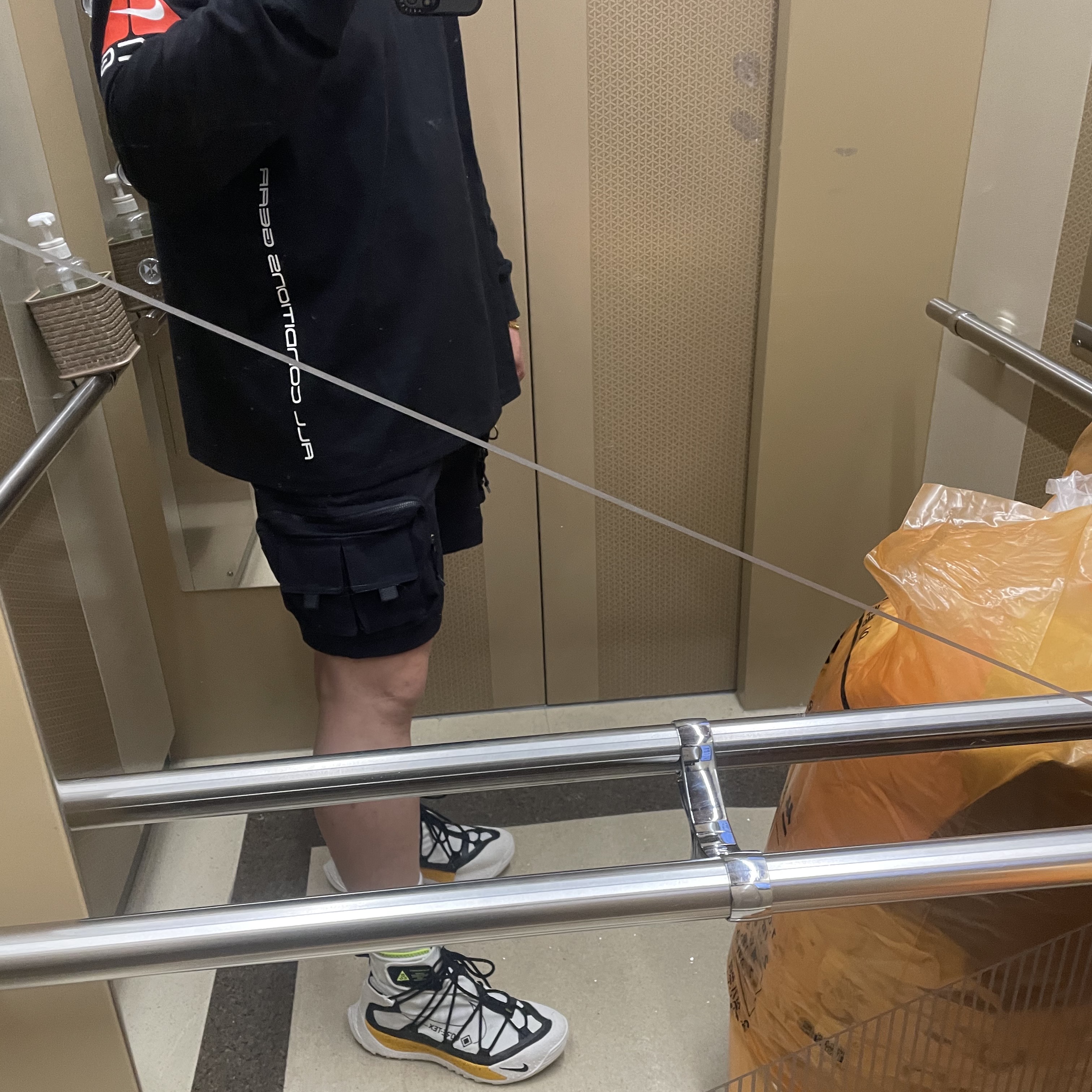 Nike ACG Cargo Shorts Black - Asia, Nike ACG Terra Antarktik Gore-Tex Summit White 착용 스타일